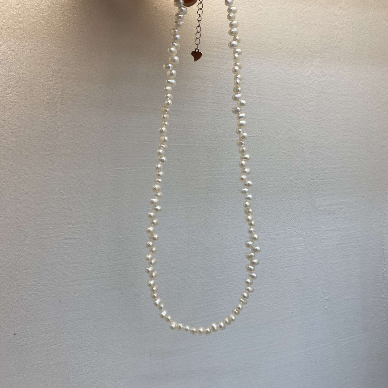 The S925 silver chain, a light luxury accessory for young girls, is the same style as the popular Sanqi hole rice bead petal heart-shaped necklace bracelet Specification image