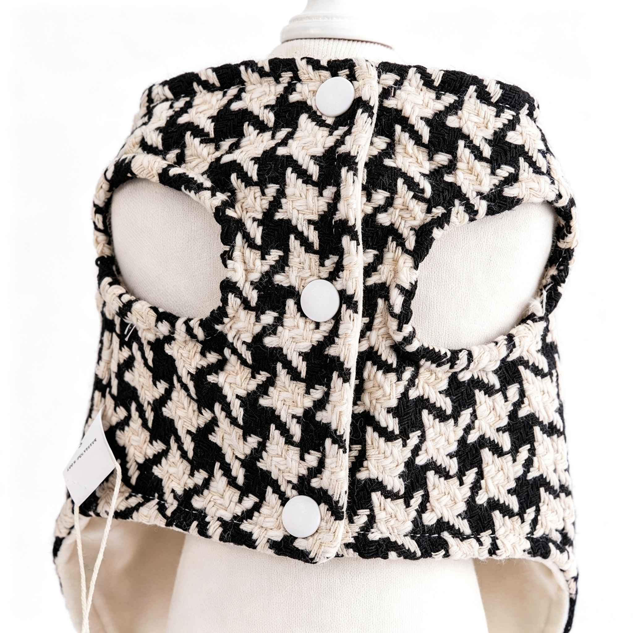 Classic black and white checkered pet coat, chanel-style thick vest, simple and elegant pet autumn and winter outfit vest Application Scenario