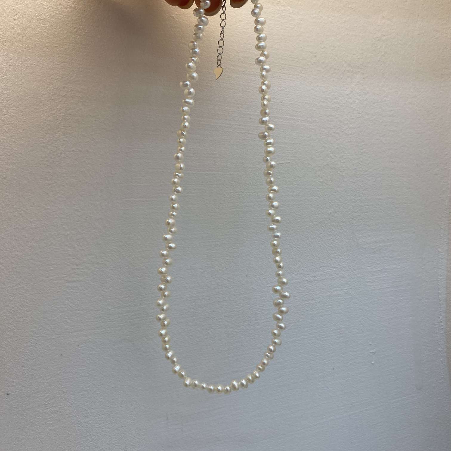 The S925 silver chain, a light luxury accessory for young girls, is the same style as the popular Sanqi hole rice bead petal heart-shaped necklace bracelet detail image 3