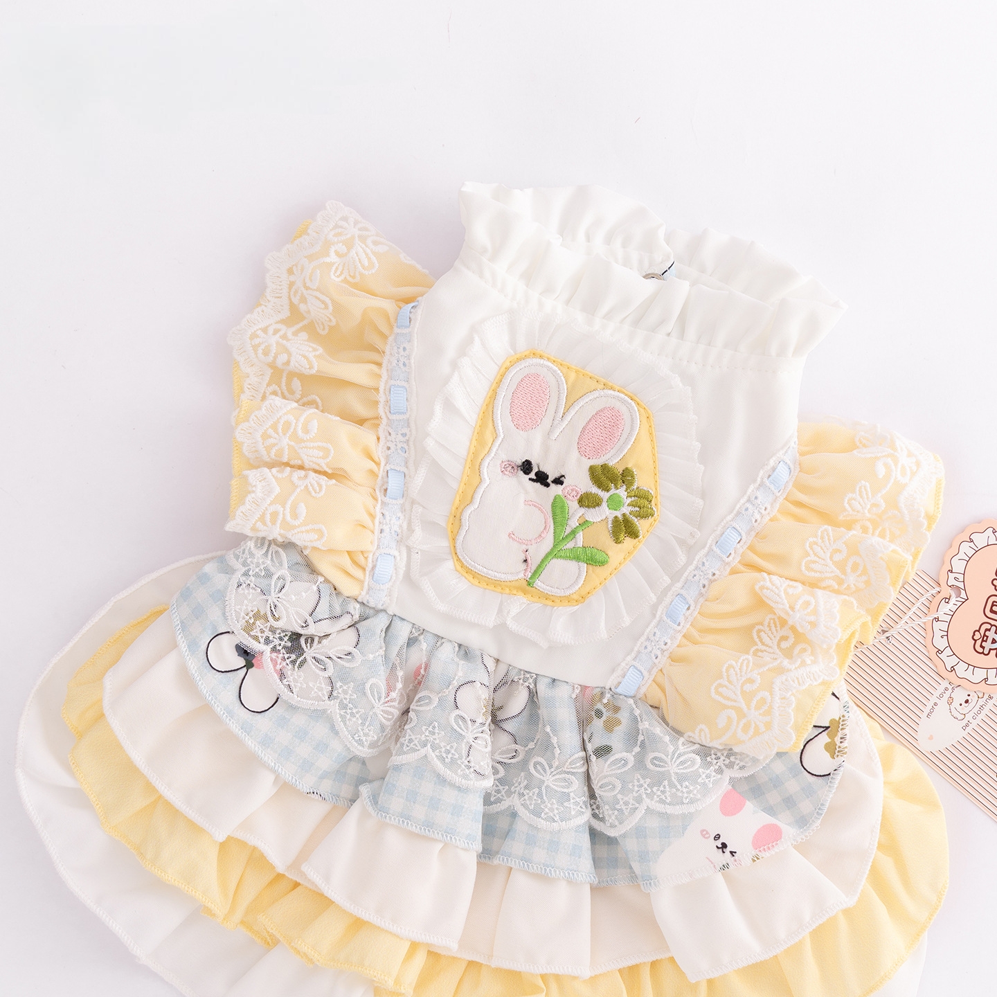 A yellow and white contrasting pet dress with cartoon patchwork embroidery and multi-layered lotus leaf lace, creating an atmosphere for daily photos Specification image