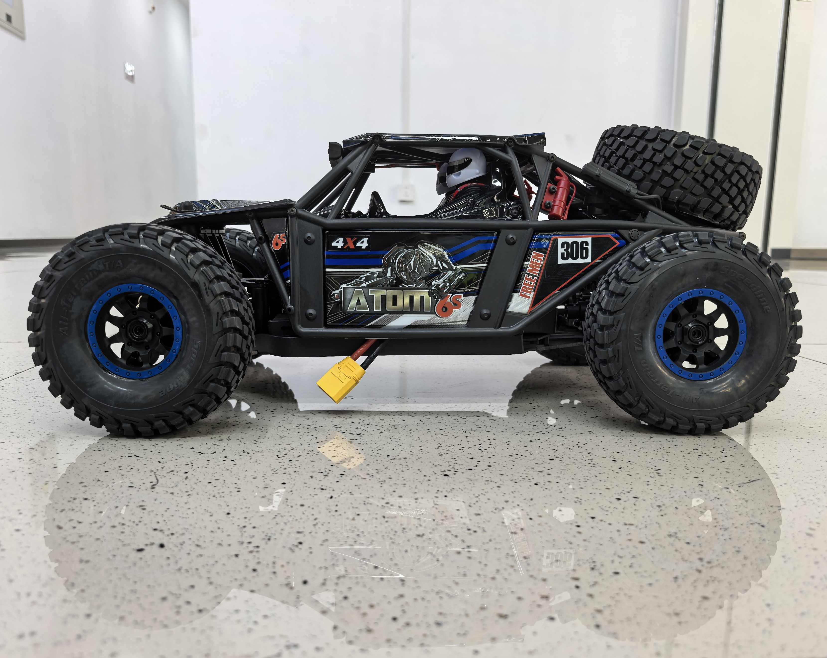 飞神沙漠卡6s ATOM阿童木越野大脚四驱成人RC高速遥控模型车竞速短卡 1：8详情4