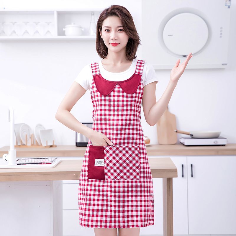Kitchen influencers cook at home with aprons. The new, fresh, breathable and stylish waist wrap without sleeves for work details Picture