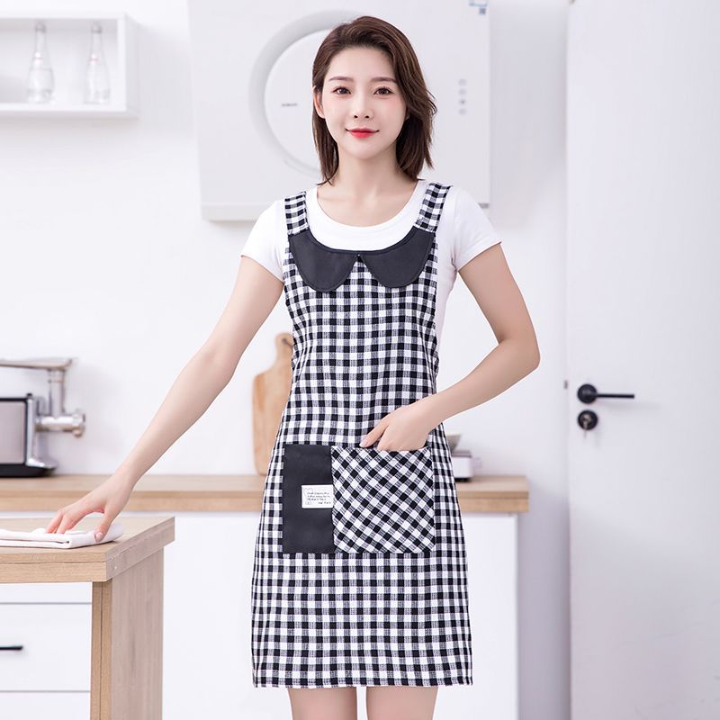 Kitchen influencers cook at home with aprons. The new, fresh, breathable and stylish waist wrap without sleeves for work