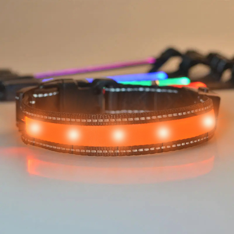 LED luminoso type-c recargable nylon mesh cloth pet collar para perros grandes y pequeños a prueba de agua cuello cuello manga tira Application Scenario