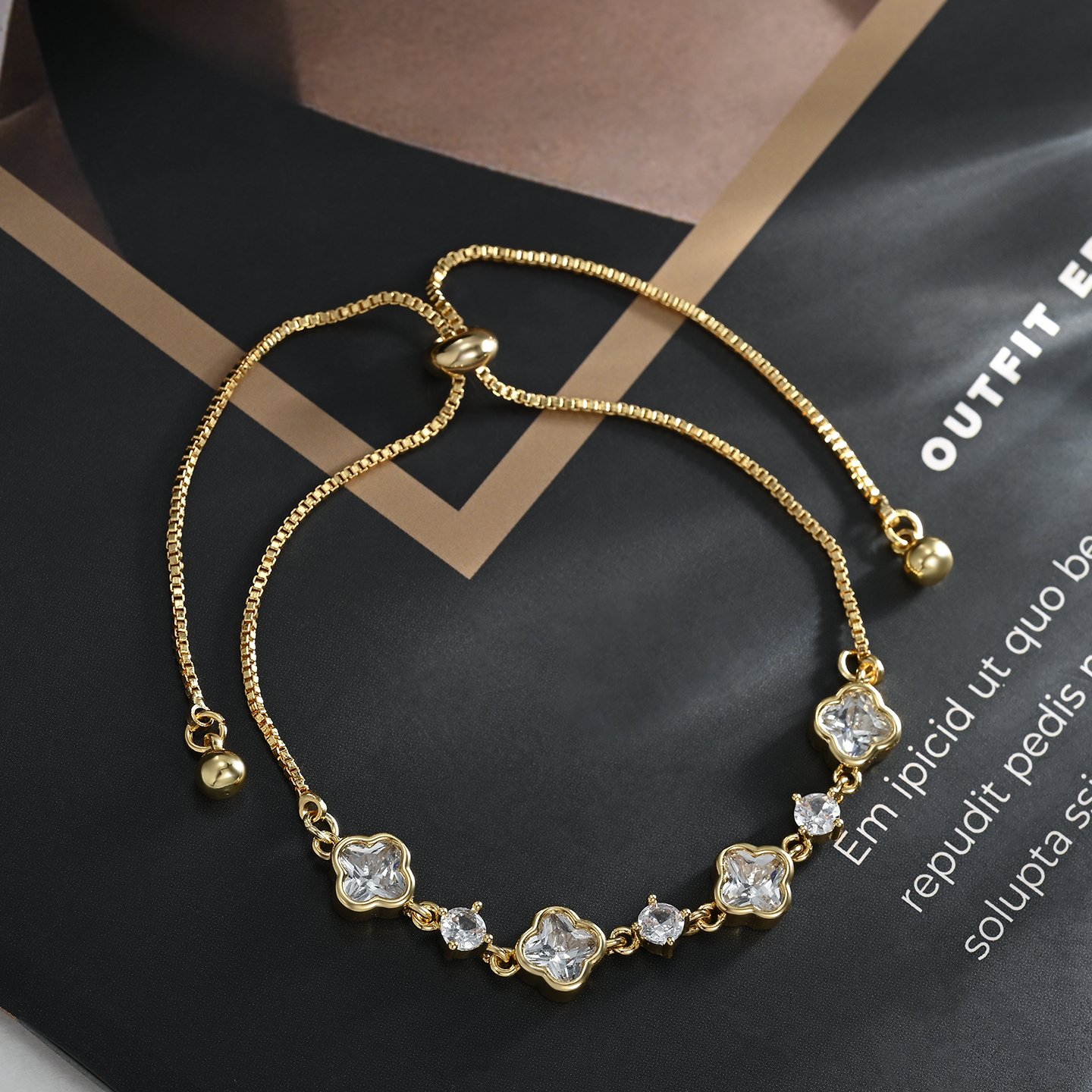 Luxurious, elegant and cute golden four-leaf clover design, fashionable and versatile bracelet Specification image