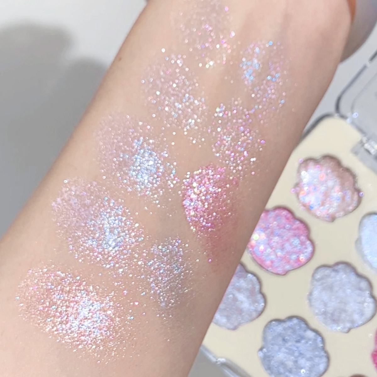 xixi Crystal Cherry Diamond Sparkling Eyeshadow, High-Gloss Under-Eye brightening, Clear and Non-Flying Powder, Polarized Diamond Mermaid Eyeshadow details Picture