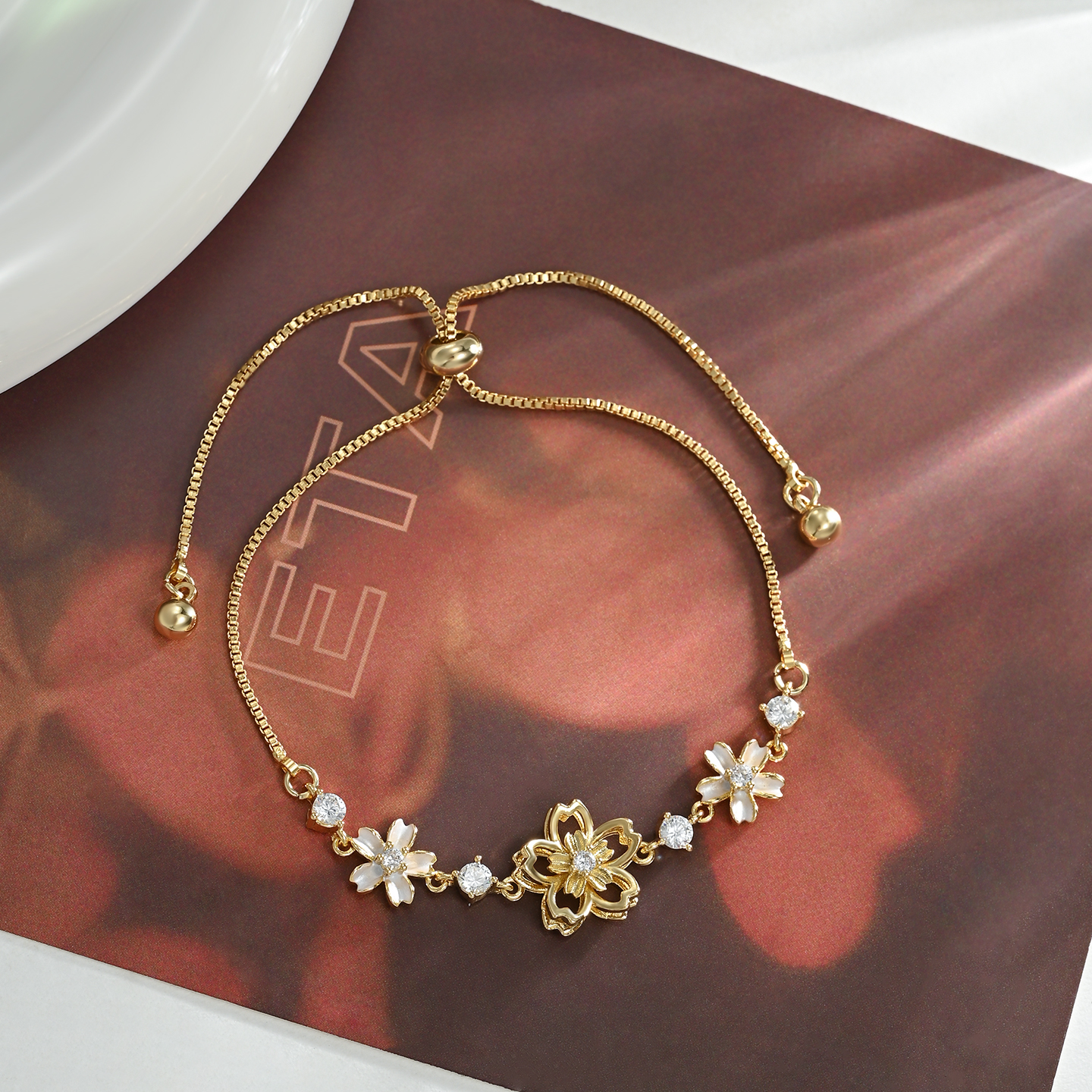 Wholesale of three-dimensional flower diamond snake bone bracelet, cherry blossom falling petal fine chain bracelet, fairy-like girl bracelet accessories Specification image