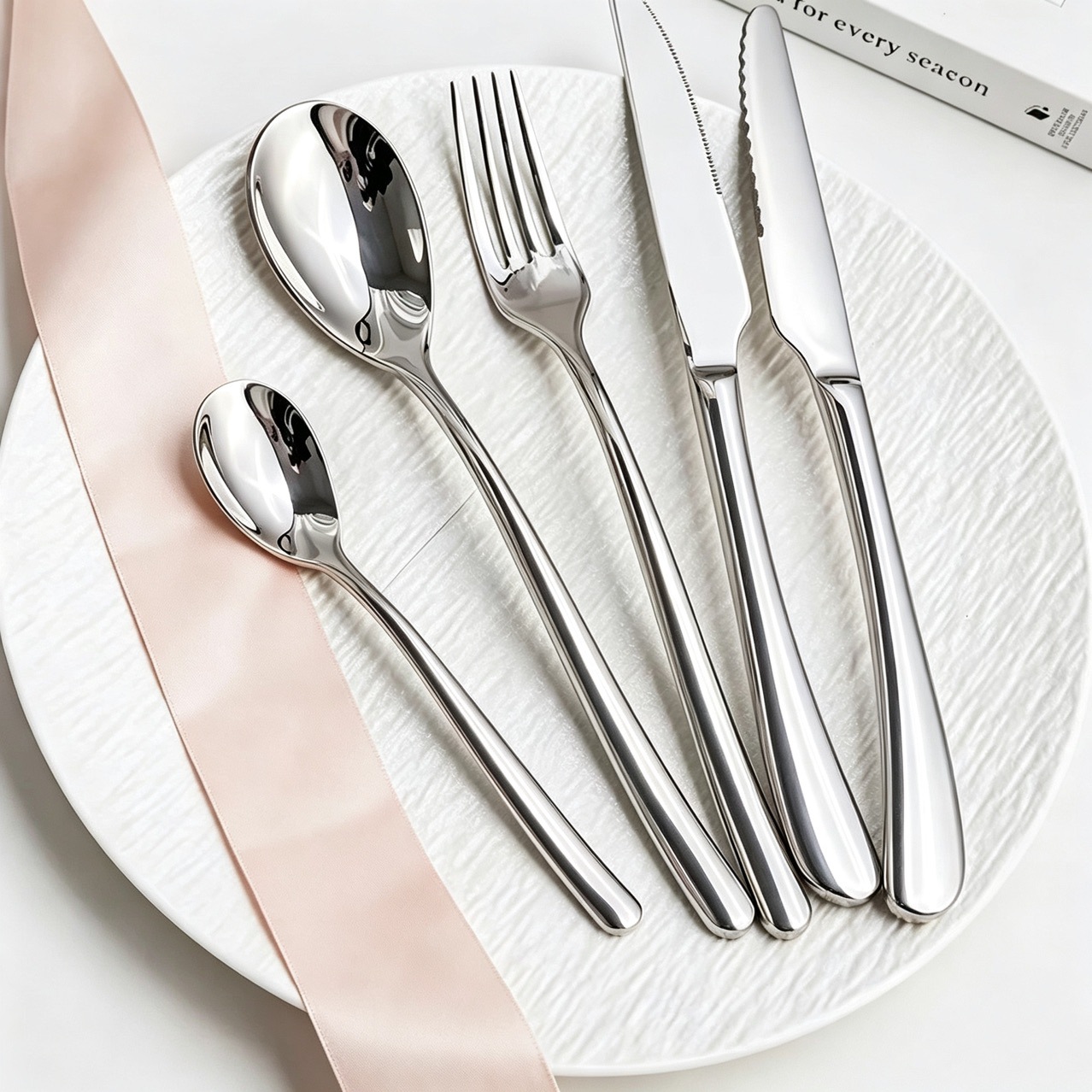 French Moonlight stainless steel tableware knives, spoons and forks, high-end hotel Western restaurant thickened steak knife and fork set Application Scenario