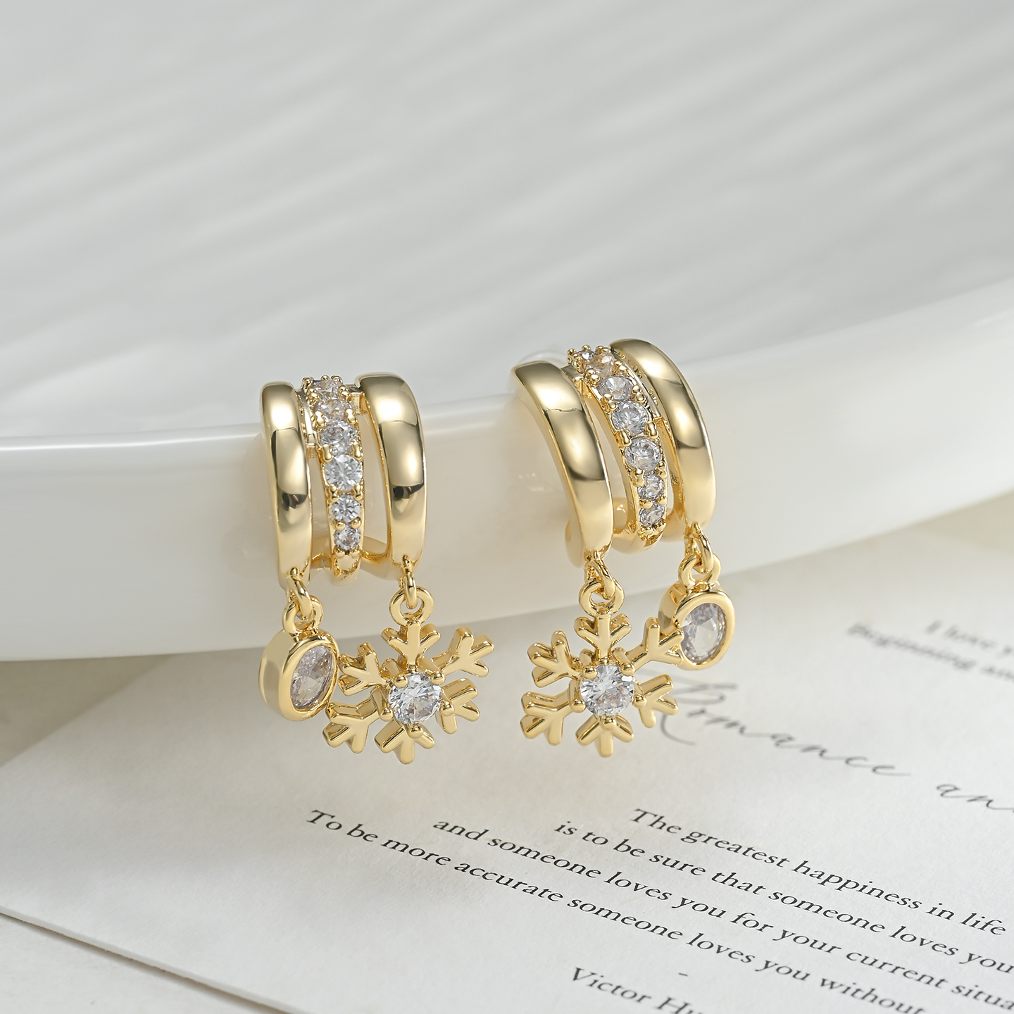 S925 aguja de plata de tres capas y media apertura snowflake colgante pendientes pendientes moda simple y versátil Application Scenario