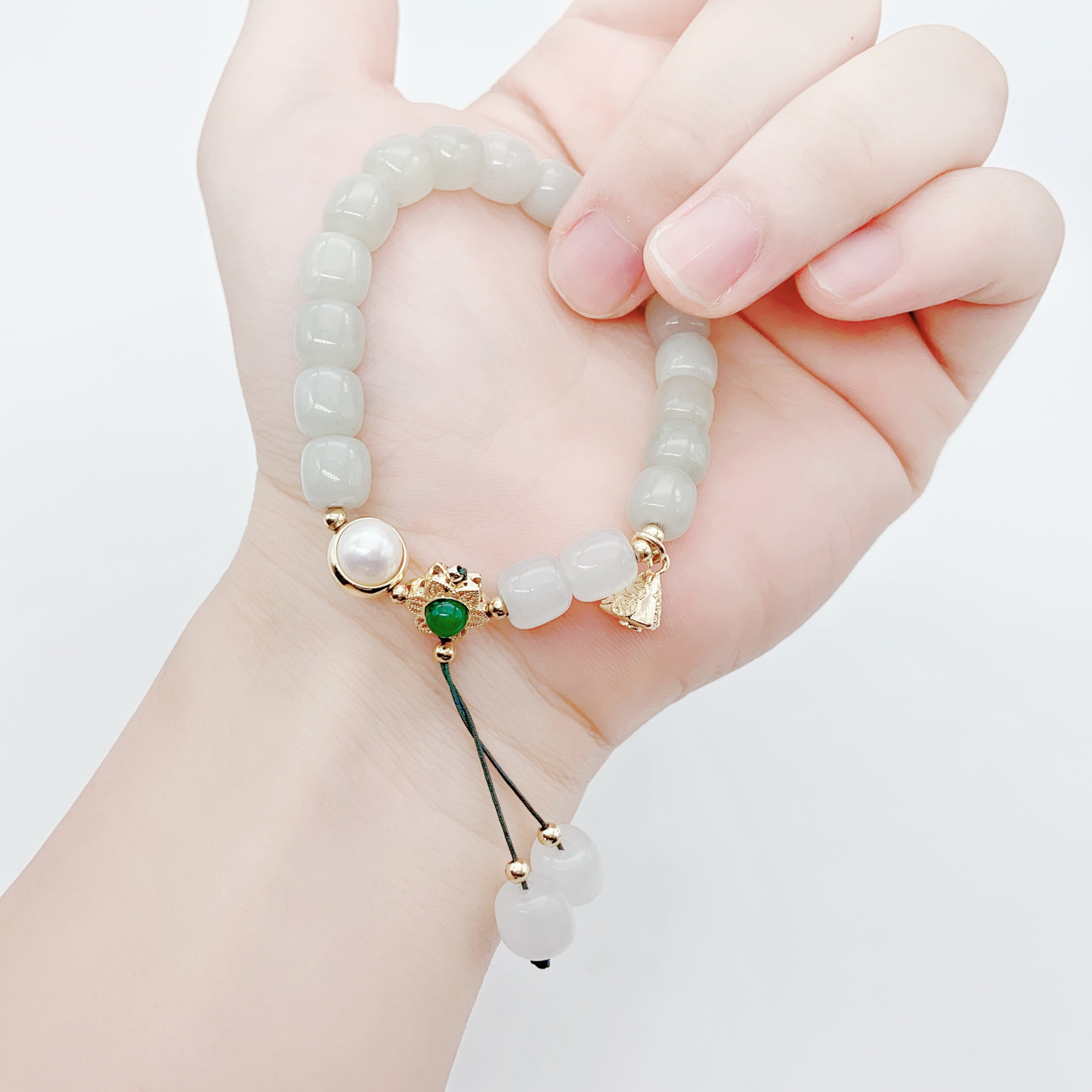 Light green jade bead bracelet with pearl turquoise flower-shaped pendant, tassel crystal handcrafted bracelet, sand gold jewelry Item Picture