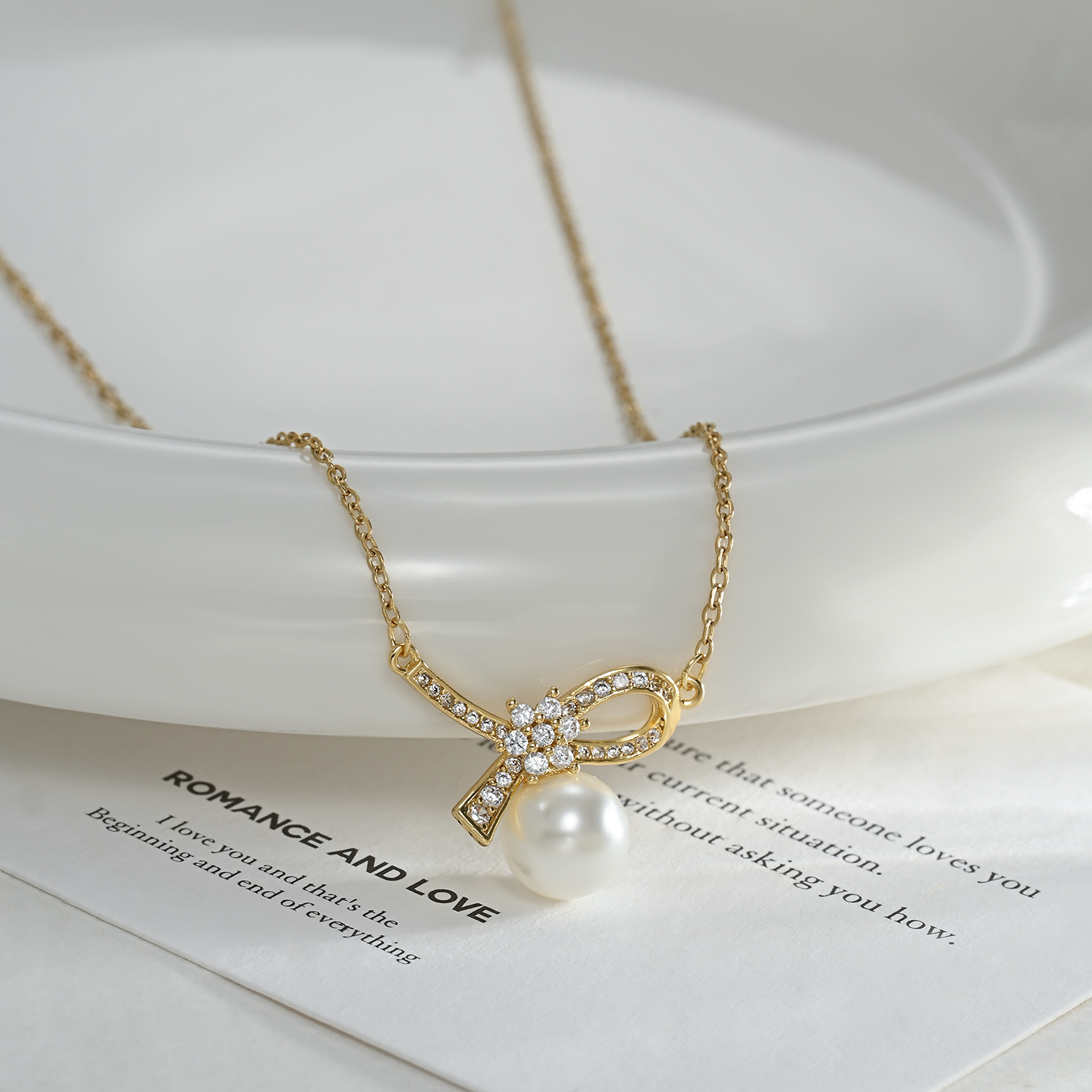 Exquisite bow pendant necklace, a versatile and elegant accessory necklace for dates, weddings, and commutes Item Picture