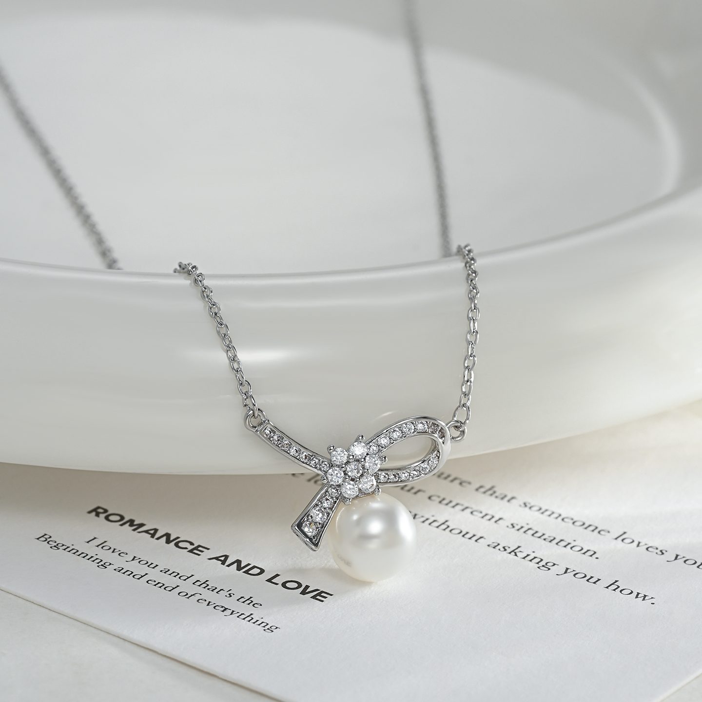 Exquisite bow pendant necklace, a versatile and elegant accessory necklace for dates, weddings, and commutes Application Scenario
