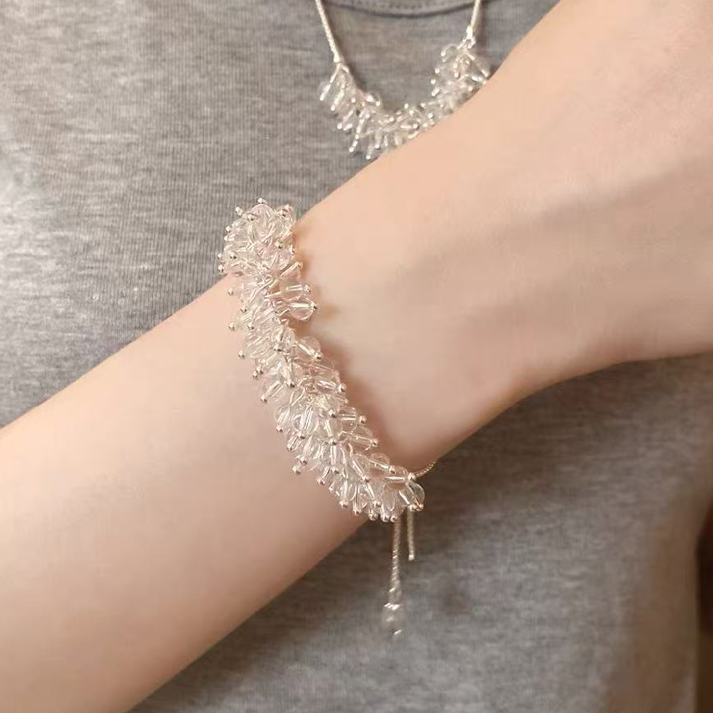 Exaggerated, novel and niche transparent beaded bracelet for women, pull-out cold and ethereal bracelet details Picture