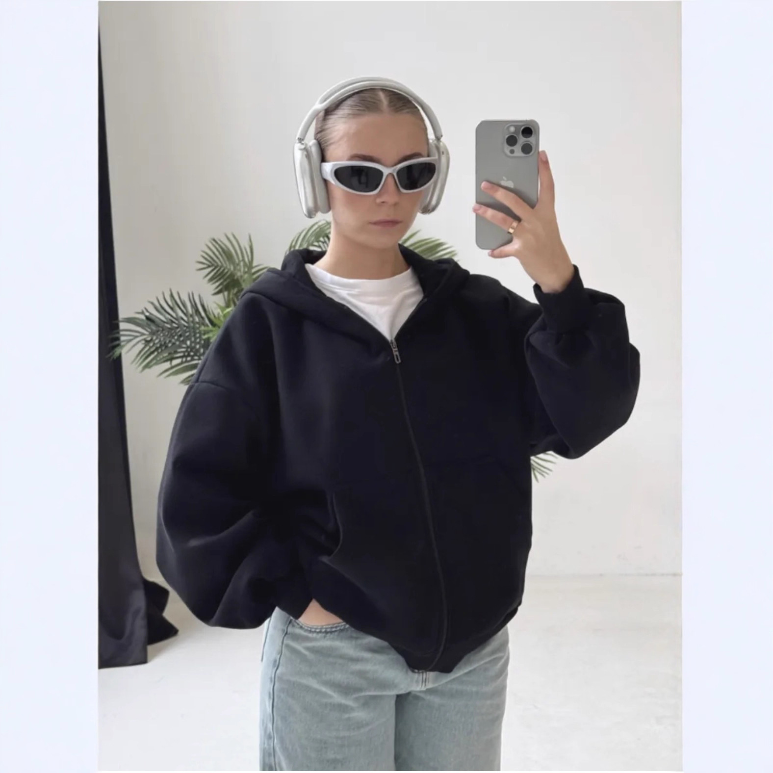 A Japanese loose and laid-back style kitty hooded sweatshirt for women, looking youthful and stylish, with a high-end feel for autumn and winter. It's an extremely good-looking coat Application Scenario