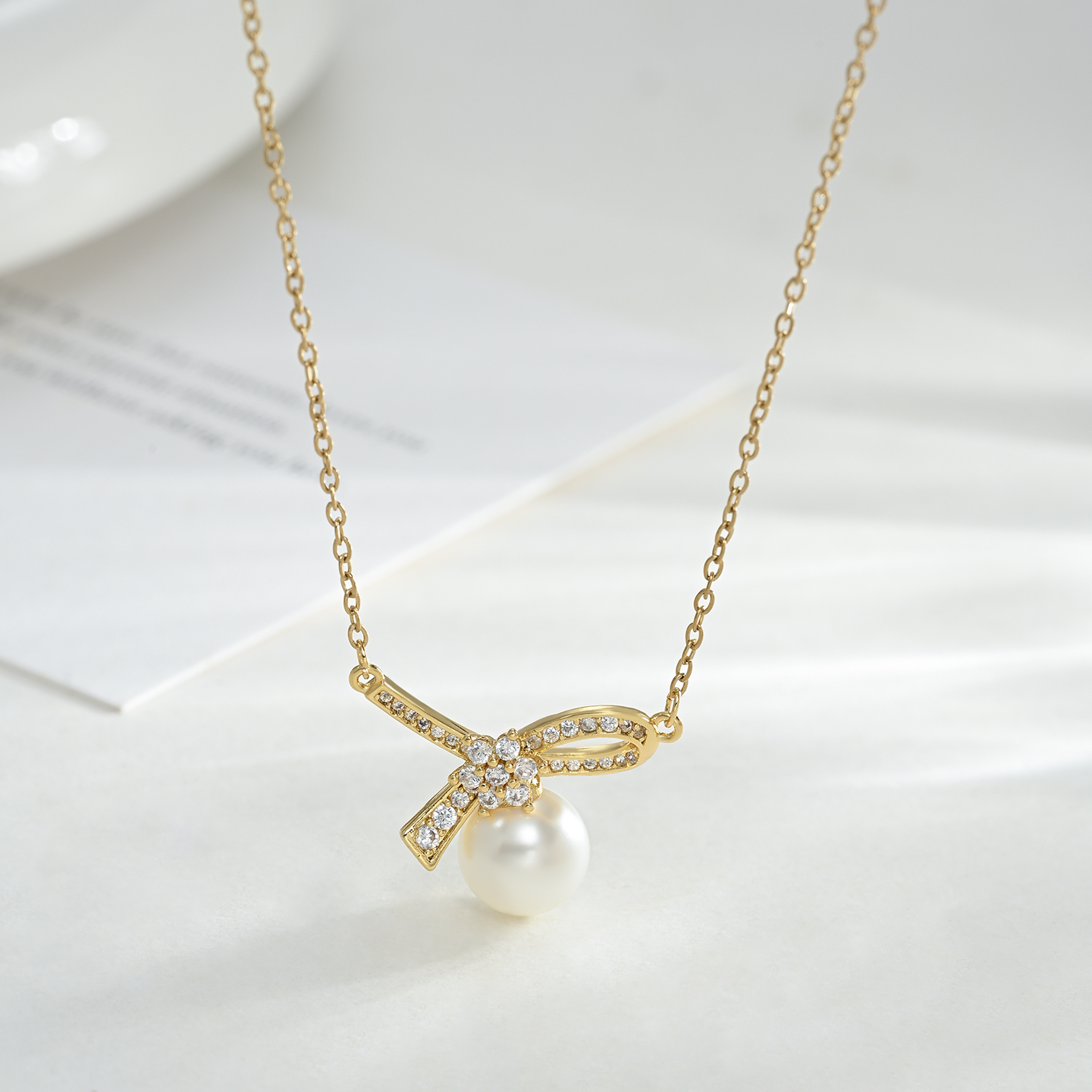 Exquisite bow pendant necklace, a versatile and elegant accessory necklace for dates, weddings, and commutes details Picture