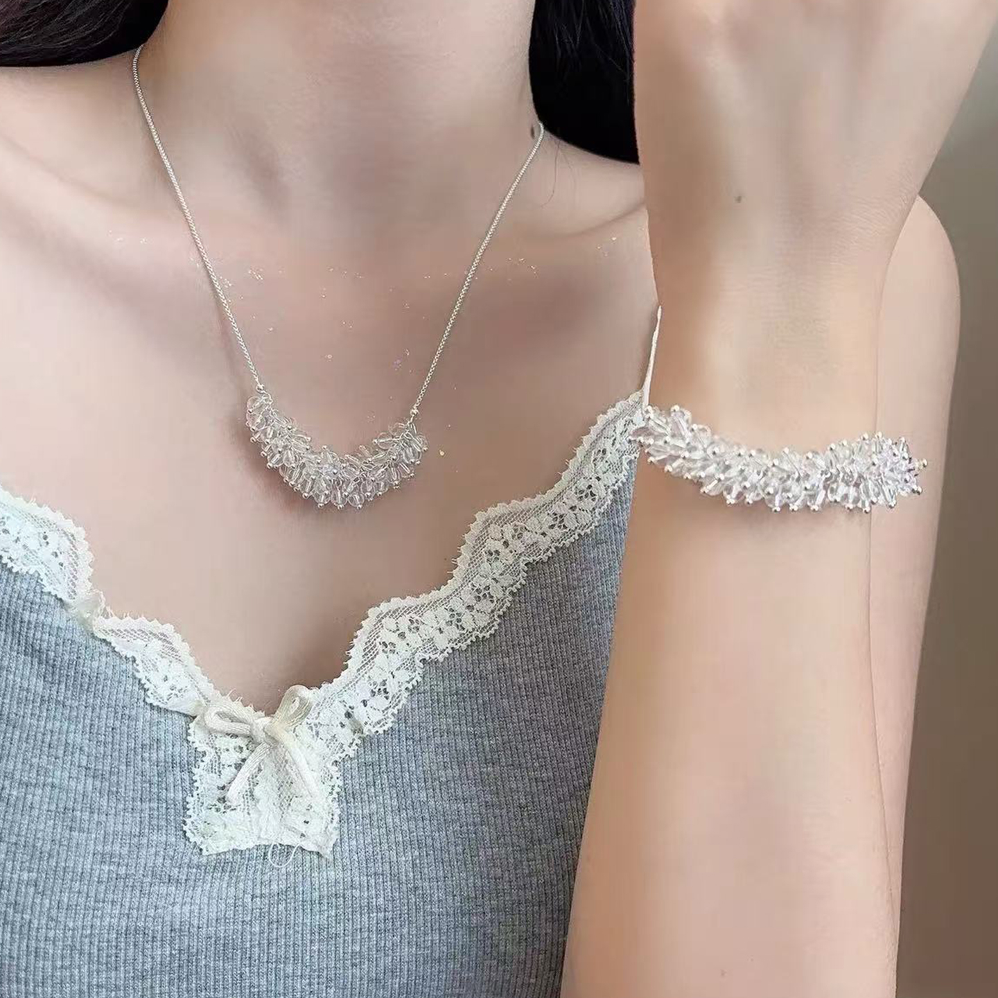 Exaggerated, novel and niche transparent beaded bracelet for women, pull-out cold and ethereal bracelet Item Picture