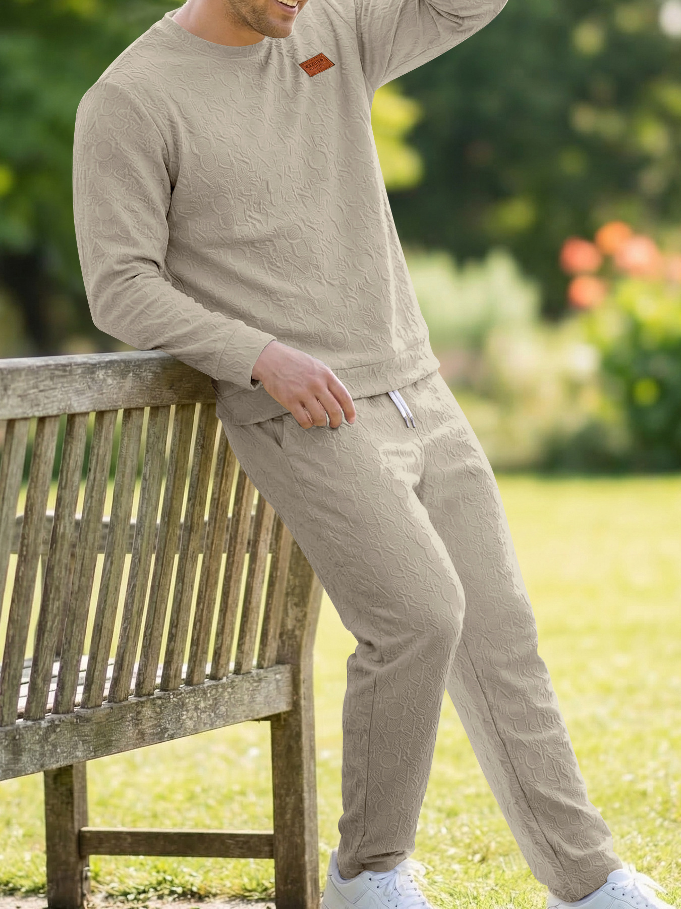 2026 Cross-border Trade Autumn/Winter Men's textured jacquard round-neck Sweatshirt Set, Loose drawstring toe tie Sports two-piece set Application Scenario