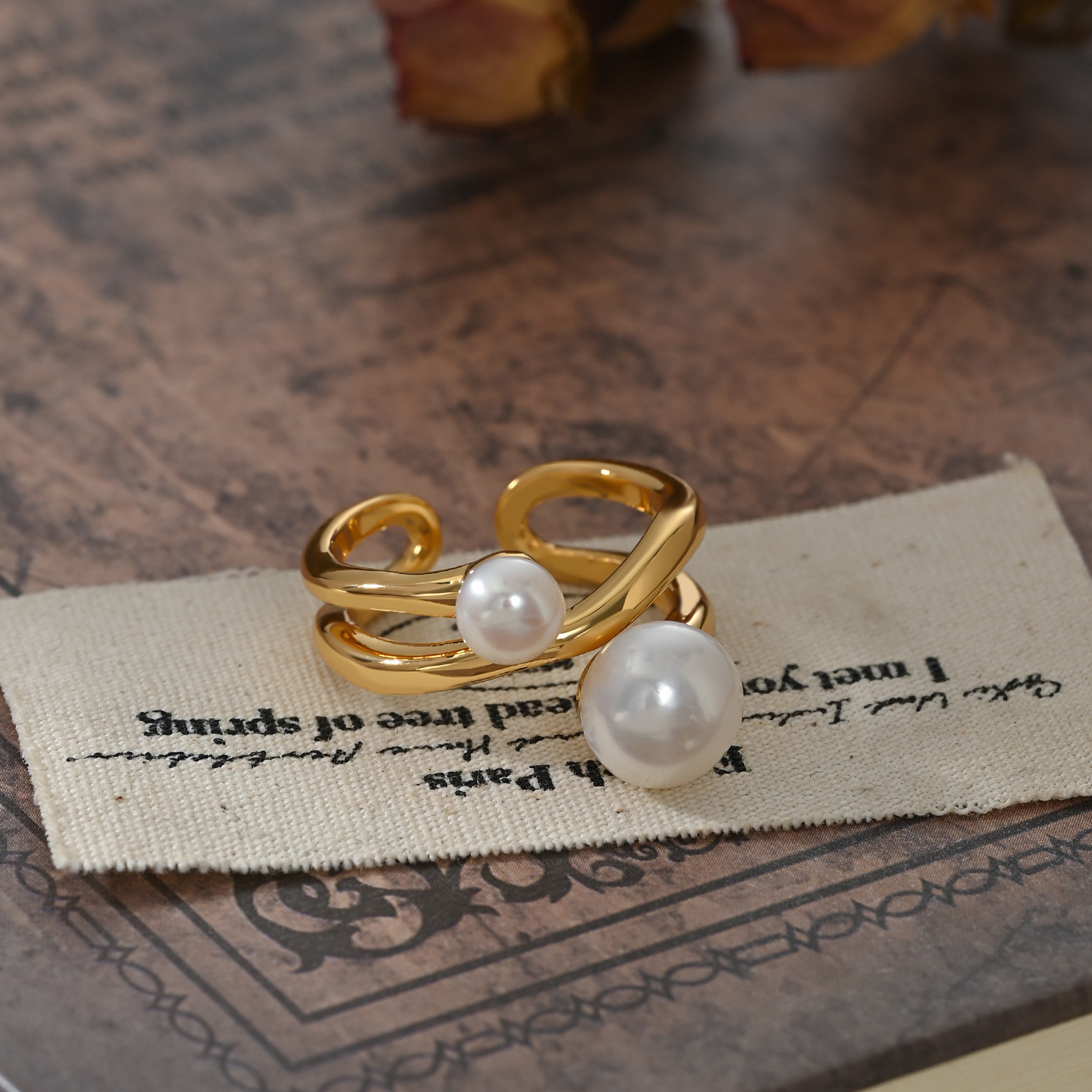 A golden double-layer large and small double pearl open ring for women, a French retro light luxury ring Specification image