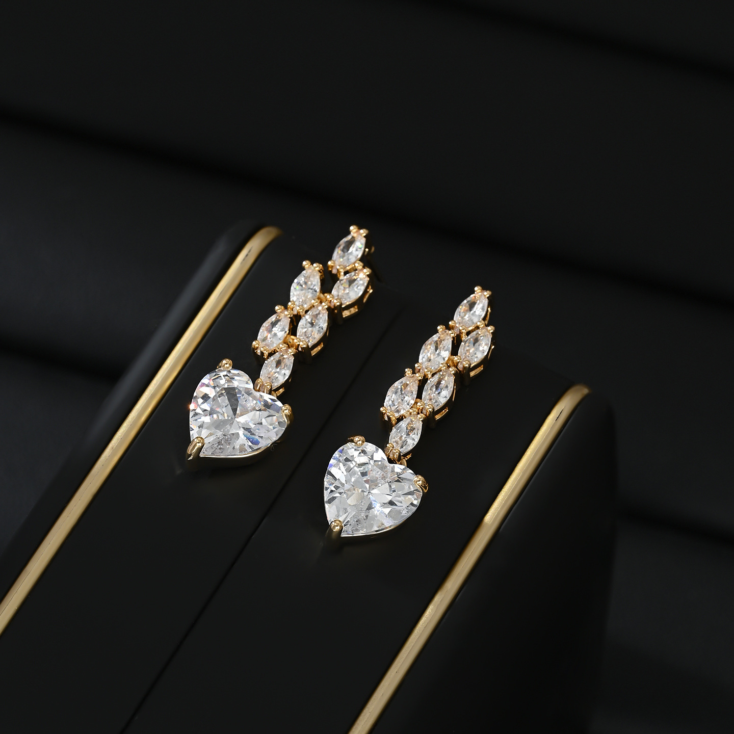 Silver horseeye diamond and heart-shaped pendant earrings for women, long style to shape the face, light luxury earrings for banquets details Picture