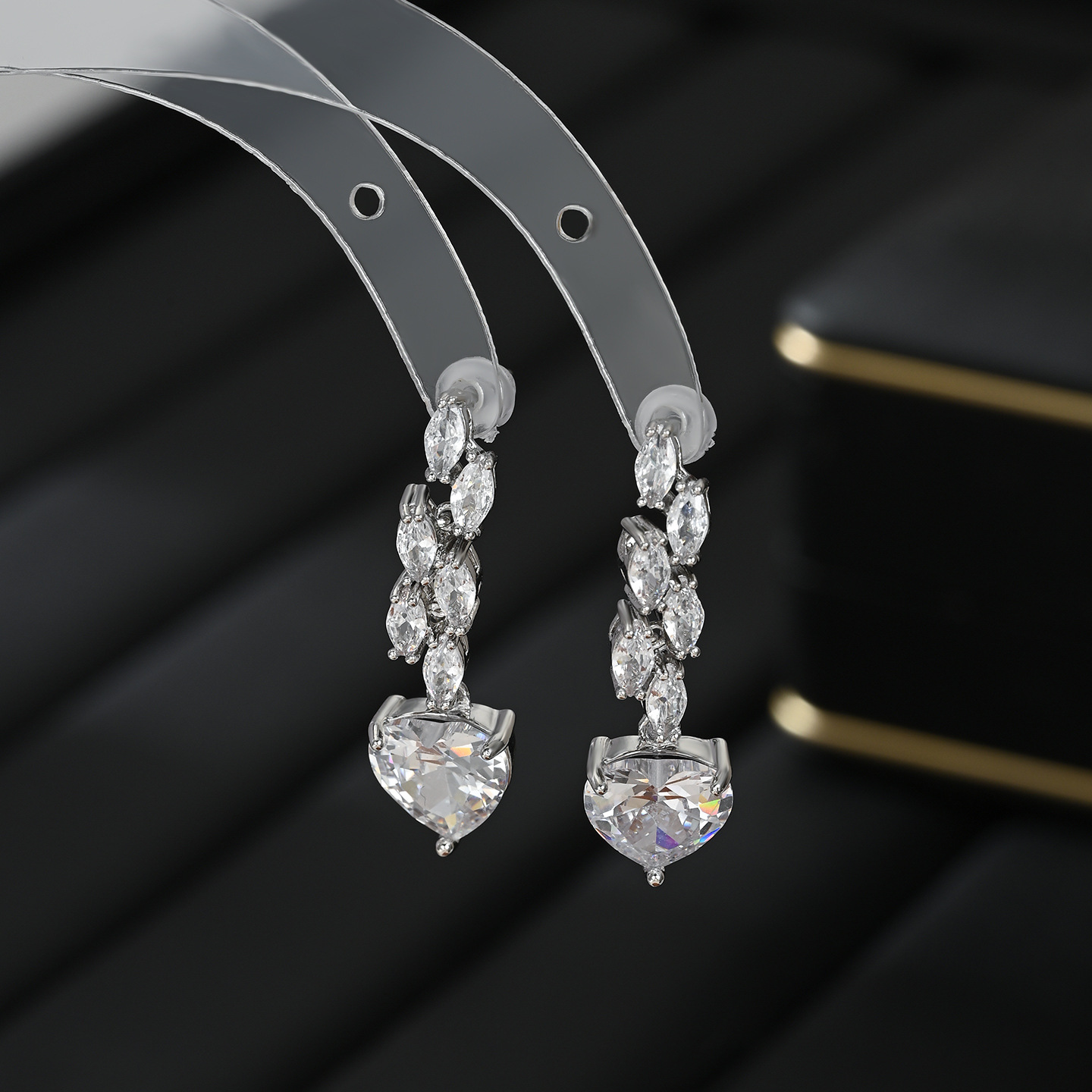 Silver horseeye diamond and heart-shaped pendant earrings for women, long style to shape the face, light luxury earrings for banquets Item Picture