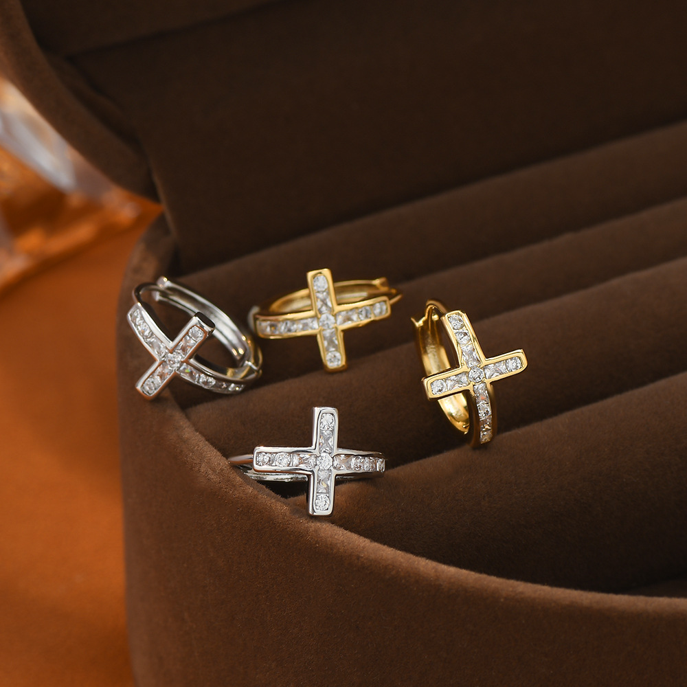 Golden cross diamond-encrusted large ear ring earrings are fashionable, versatile and elegant. Women's stud earrings