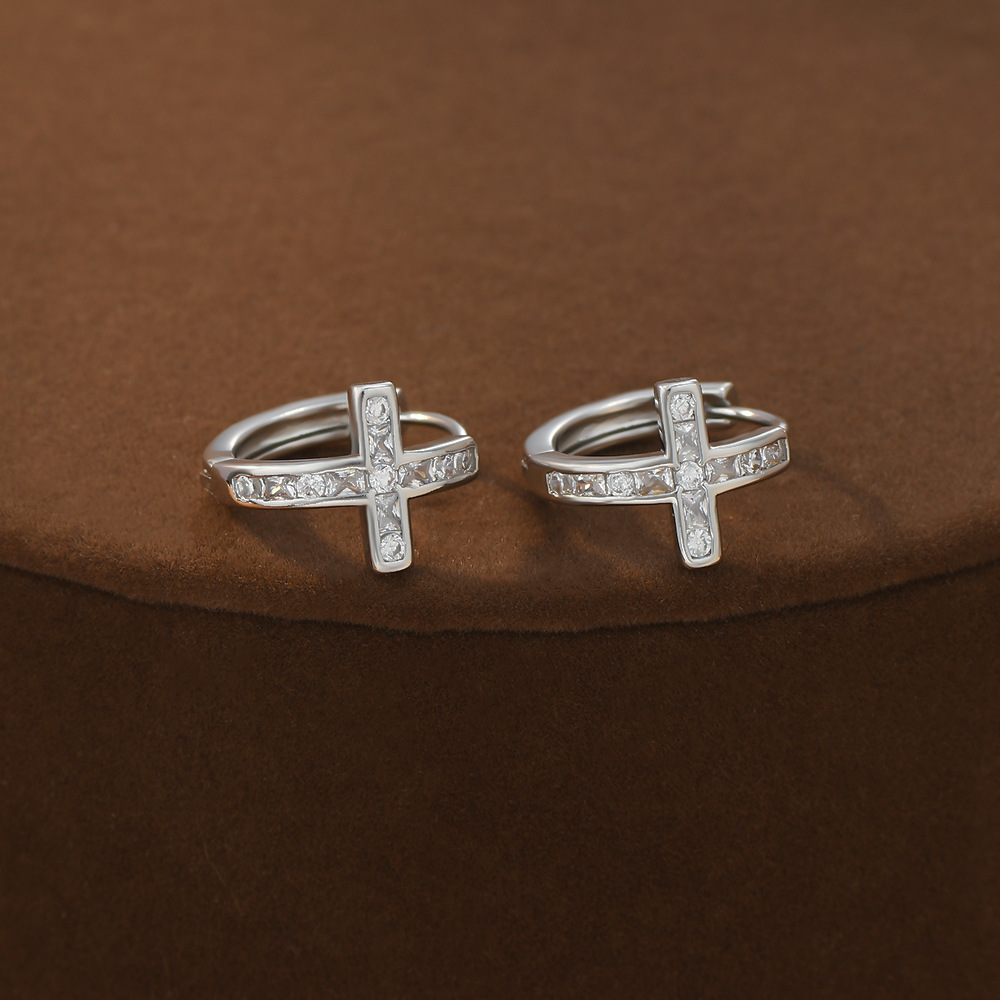 Golden cross diamond-encrusted large ear ring earrings are fashionable, versatile and elegant. Women's stud earrings details Picture