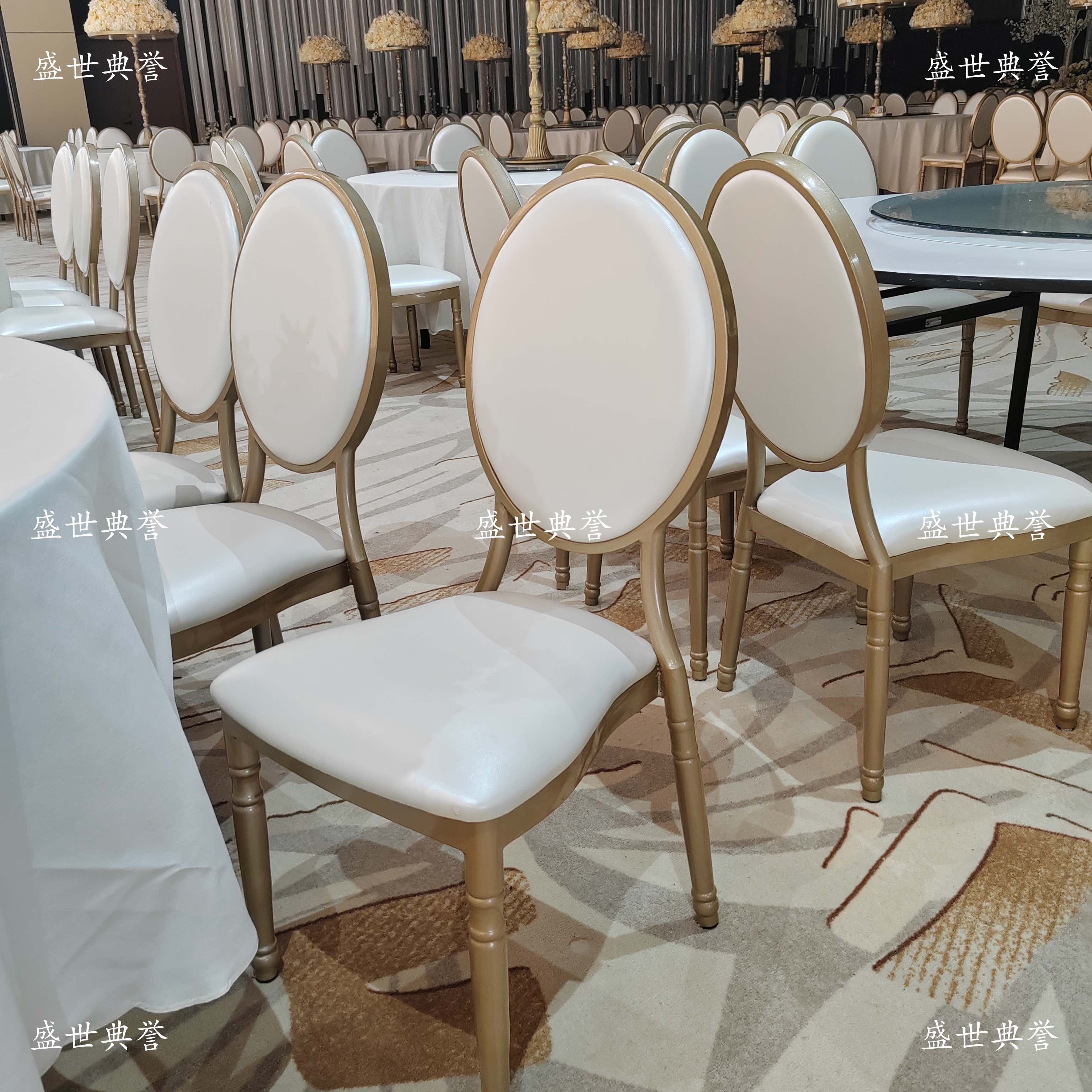 Hangzhou comercio exterior al por mayor banquete comedor mesa y silla hotel temático boda silla de sol banquete centro plegable silla trasera redonda
