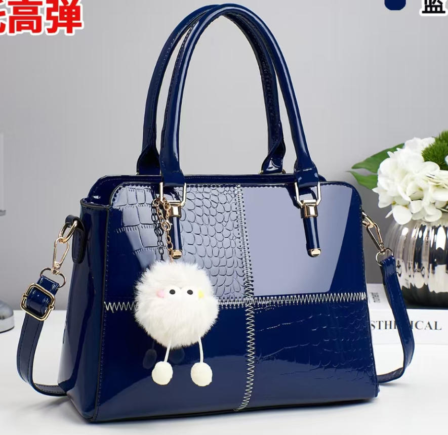 Fashionable crossbody bag, women's bag, casual single-shoulder bag for ladies, simple and versatile bag, crossbody bag, trendy and lightweight bag