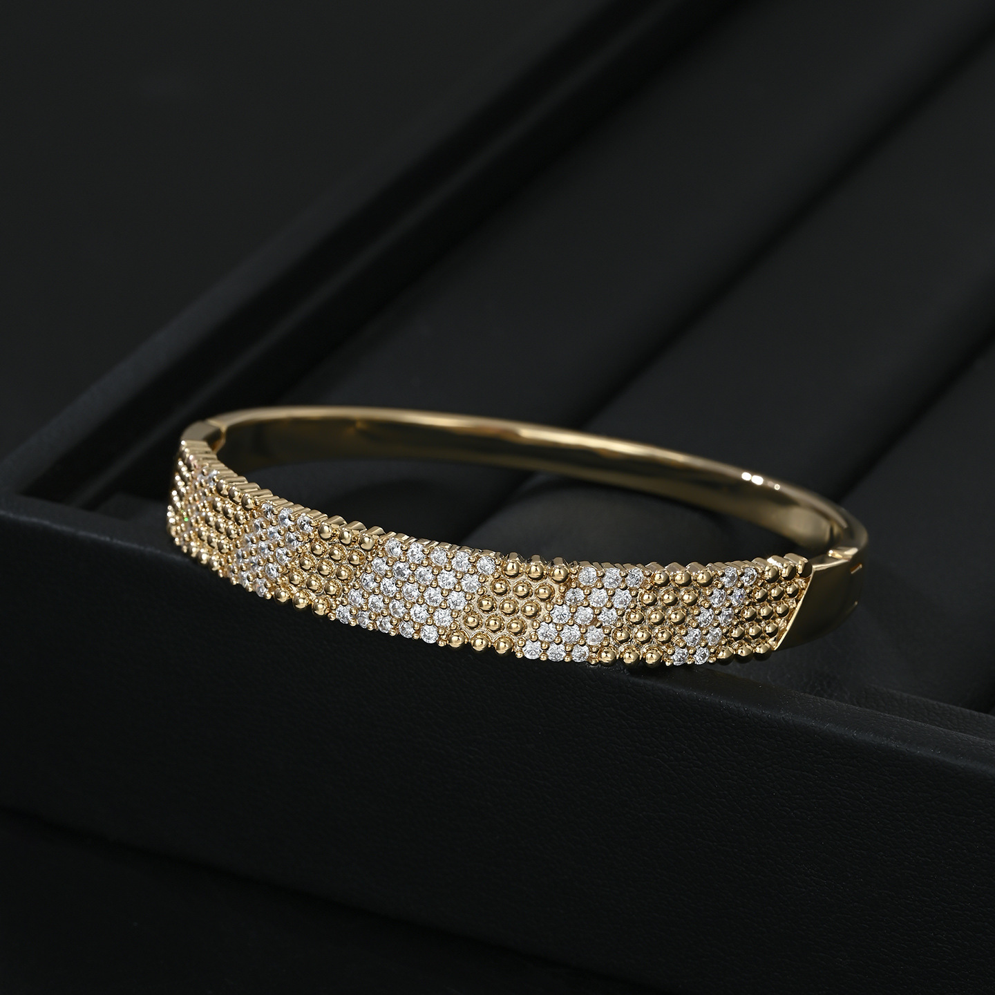 Industria pesada versión ancha oro hebilla pulsera mujeres luz pulsera de lujo banquete vestido moda artículos Application Scenario