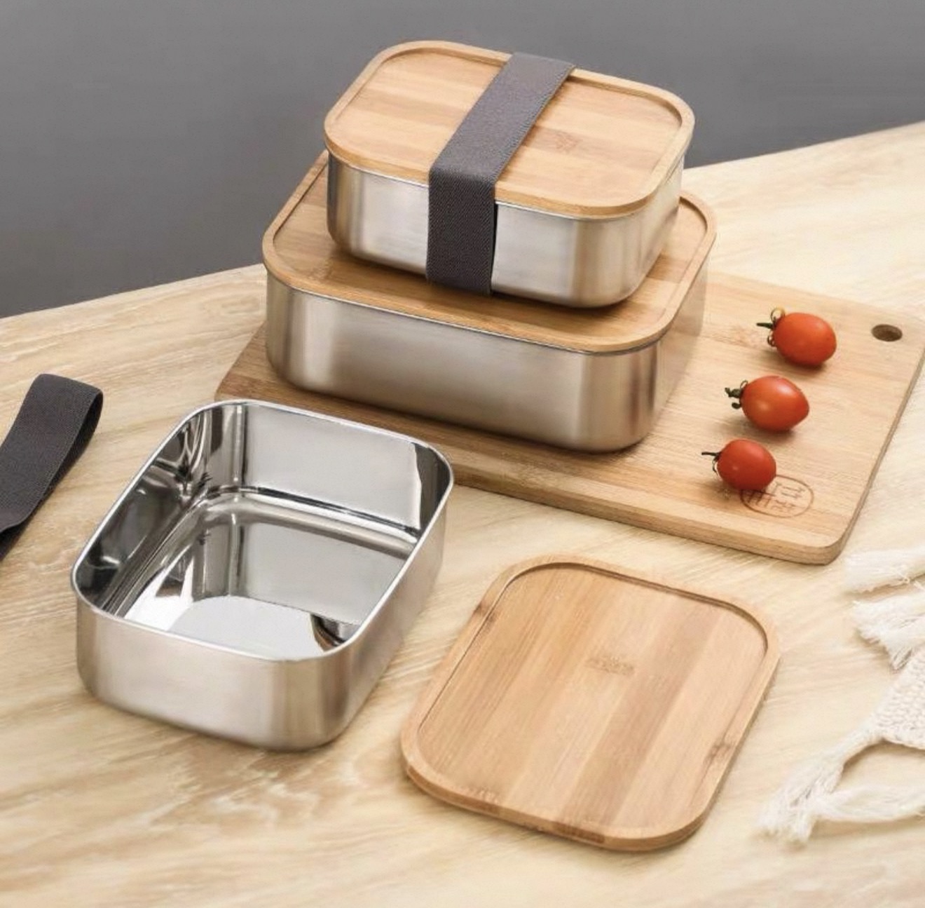 Stainless steel bamboo lid lunch box, sealed preservation box, student lunch box, refrigerator food storage box, large capacity Specification image
