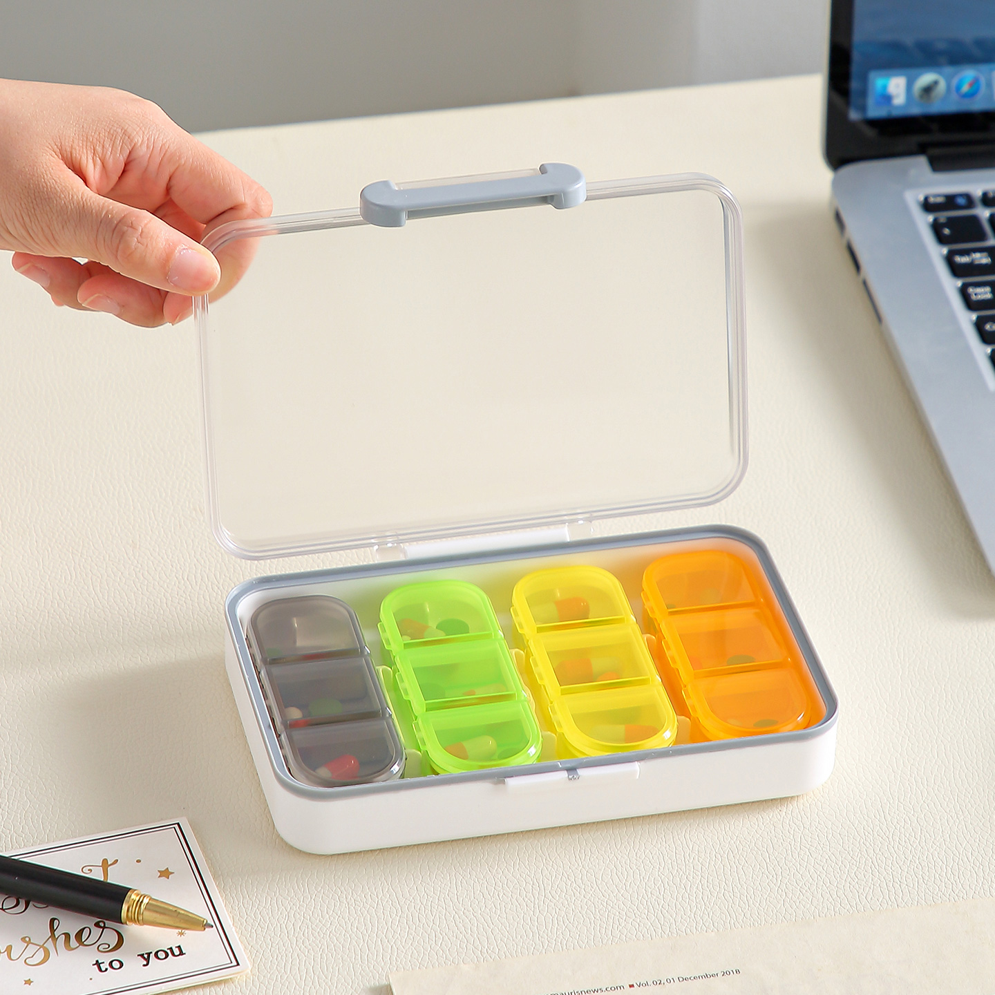 【CL】 26Q3#8050 Multi-color transparent color compartments medicine box, PVC plastic box, portable plastic packaging box, storage and organization box Application Scenario
