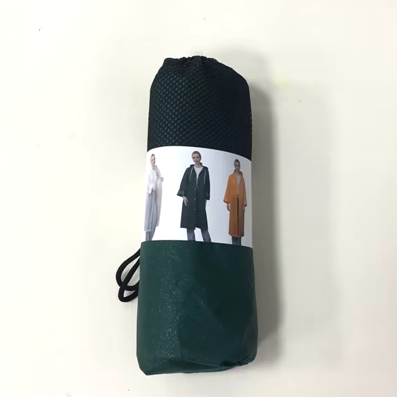 The new EVA adult button raincoat from Li Wang is compact and convenient to carry around in the style of an umbrella for outdoor travel