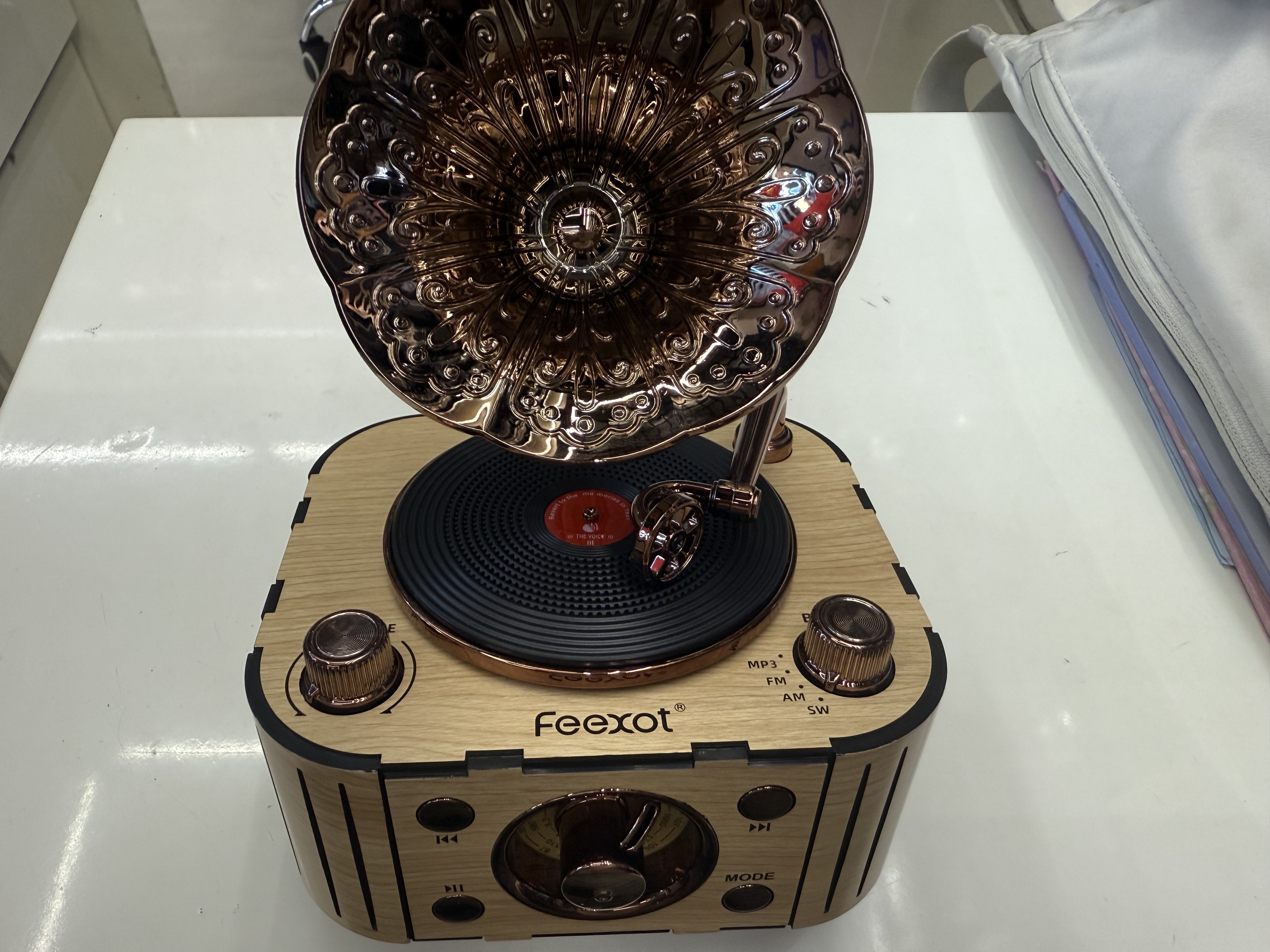 FX-2608B New vintage radio Bluetooth speaker, wood-grain nostalgic gramophone design, multi-band multi-functional desktop ornament, USB music TF card, suitable for the elderly to play music