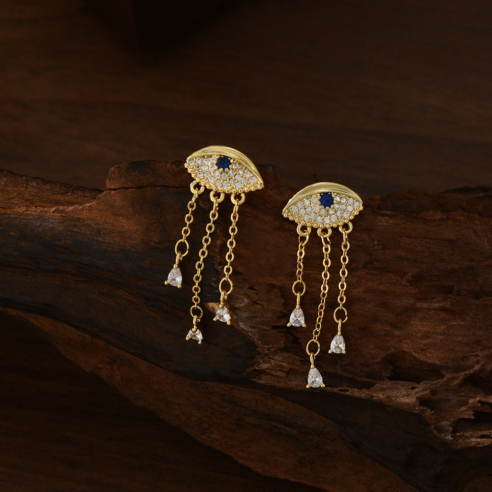 Golden devil eye gotas de agua borlas pendientes novedad niche varios estilos pendientes Application Scenario