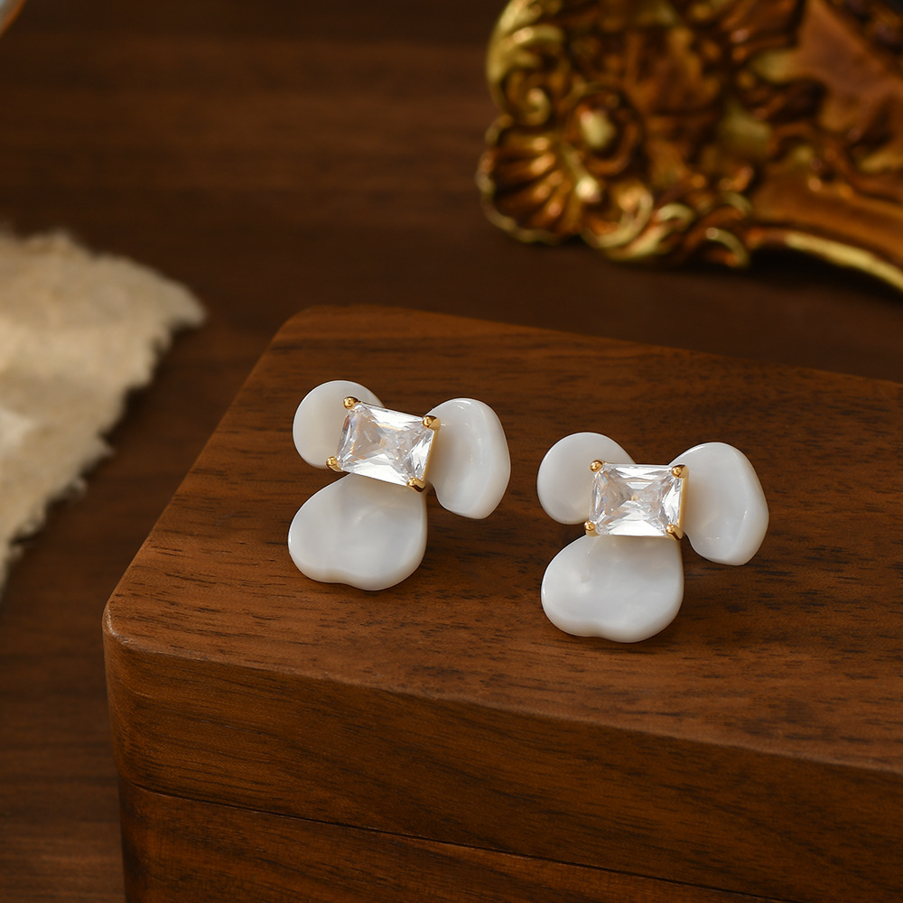 Milky white petal square shiny stone stud earrings, gentle and three-dimensional flower earrings for women's commuting Specification image