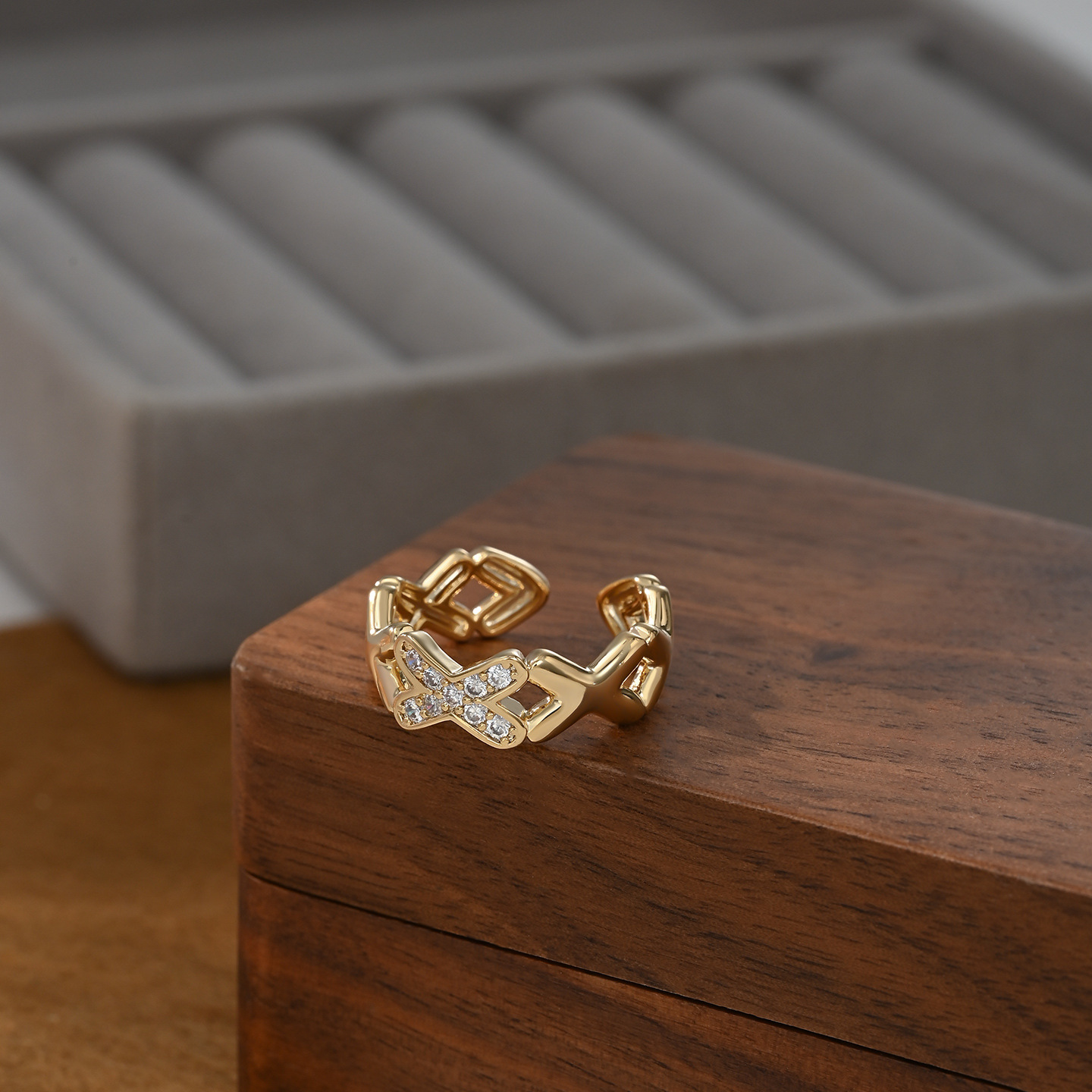 A cute, fashionable and versatile golden diamond-encrusted X-shaped hollowed-out ring Application Scenario