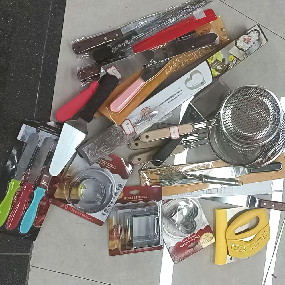 Low-price clearance of leftover stock: Stainless steel kitchenware, household cooking utensils, cake and cookie molds, baking supplies