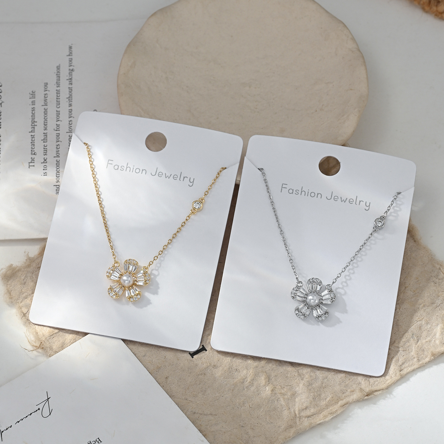 Golden five-petal flower necklace, women's micro-inlaid rhinestone flower pendant, collarbone chain, light luxury decorative necklace