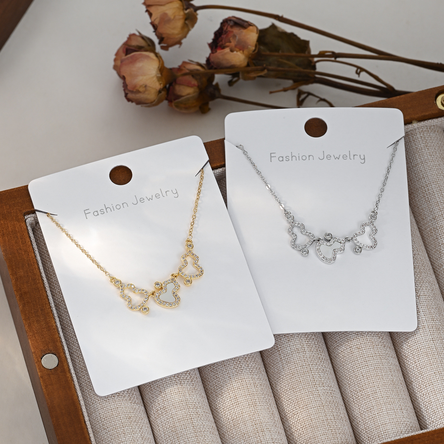 New Chinese-style three-gourd necklace, female white shell inlaid stone gourd pendant, collarbone chain, Chinese-style decorative necklace