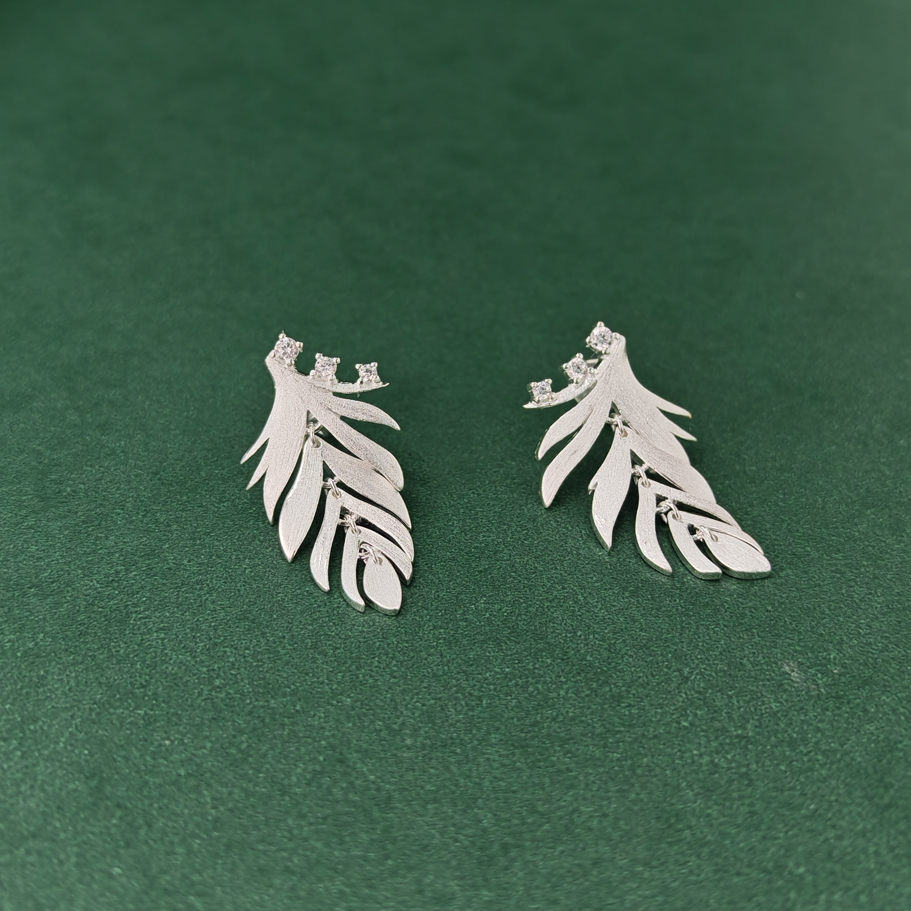 APOTIE's brushed feather with zirconium stud earrings and ear bone stud fashion S925 silver earrings, a niche design of stud accessories