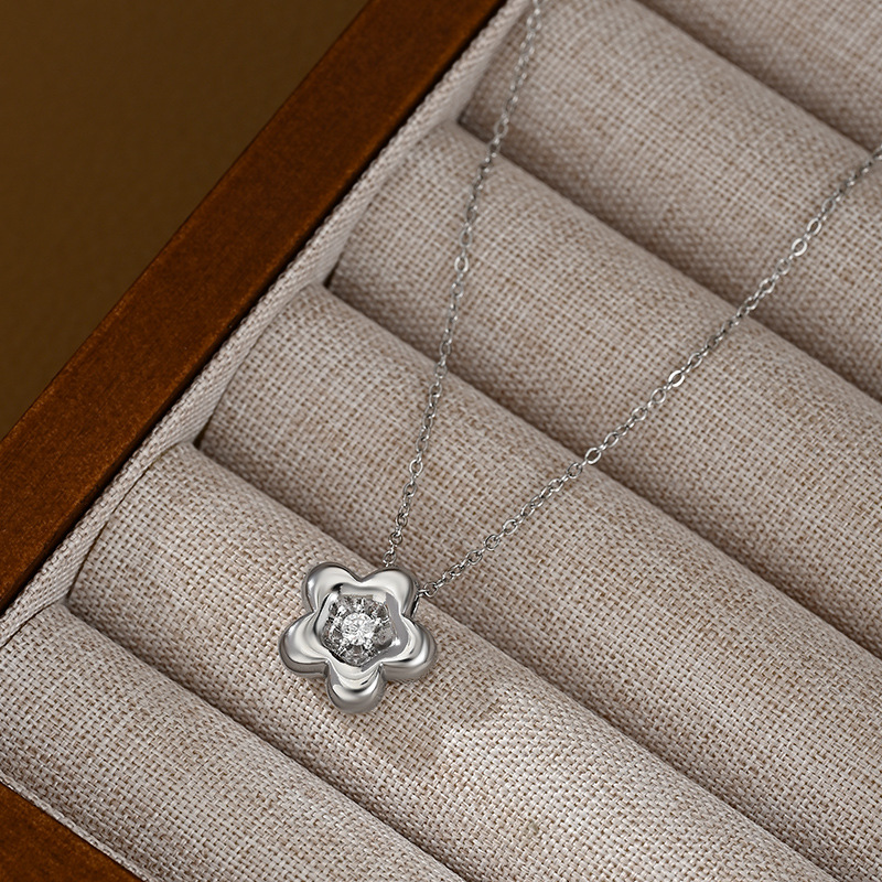 Mate mate mate mate mate collar de flores pequeñas corazón de mujer con piedras colgante de flor de cinco pétalas cadena de clavícula collar de mujer simple fuente Item Picture