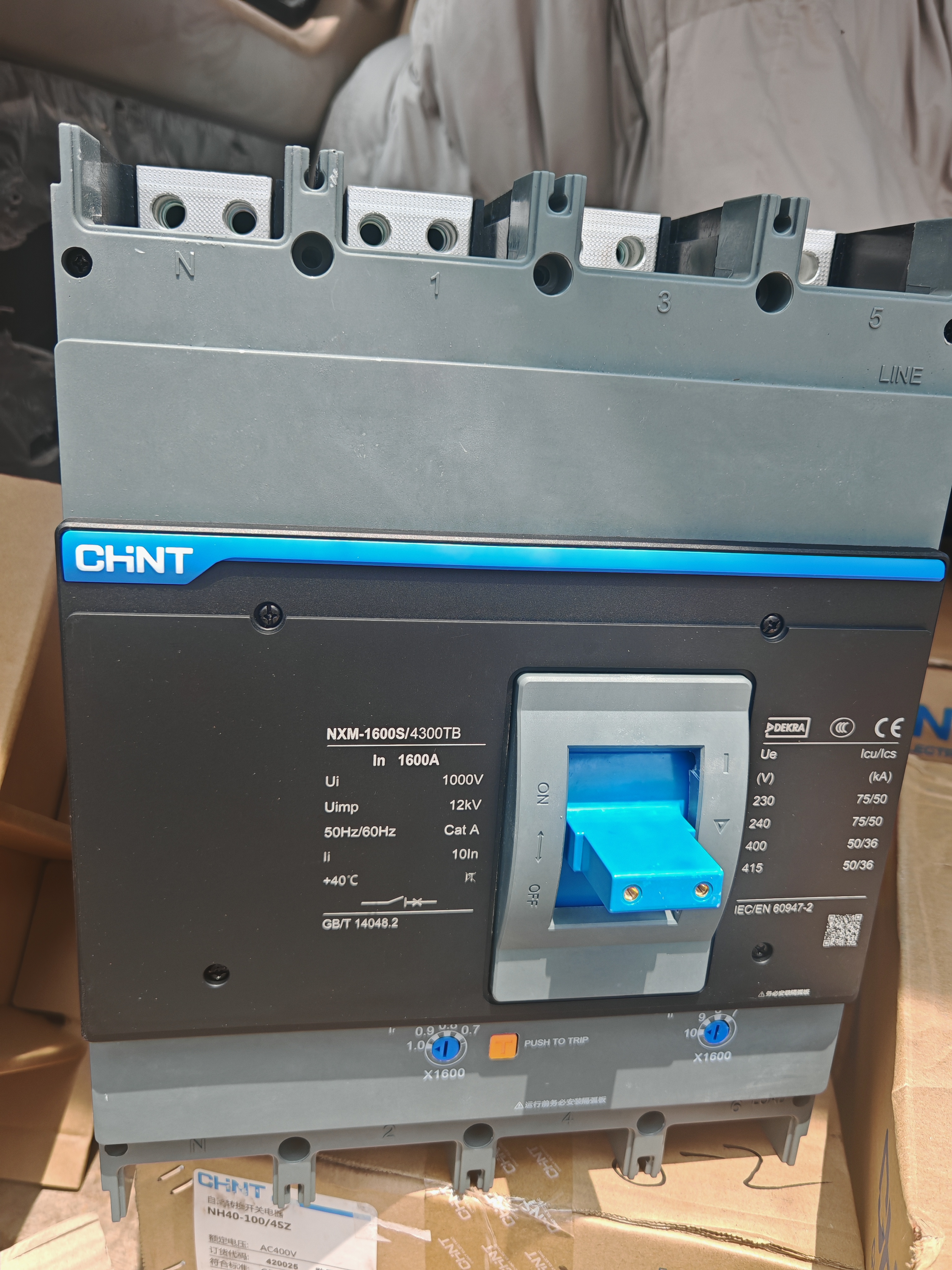 Chint caja moldeada interruptor de bajo voltaje protección de distribución eléctrica chint interruptor para uso doméstico industrial tipo NXM-1600 details Picture