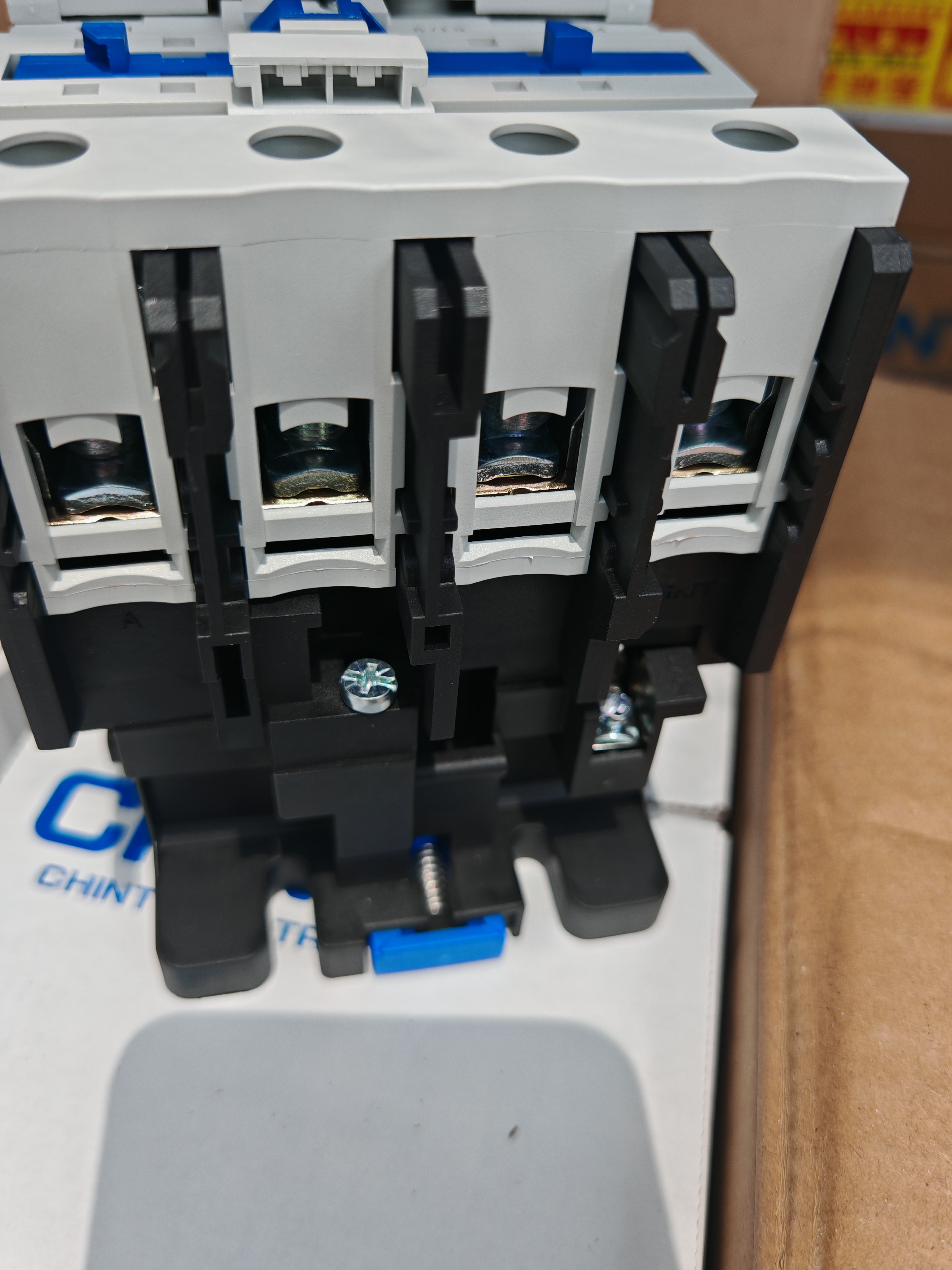 Contactores de baja tensión de chint equipos eléctricos y electricistas controladores de baja tensión piezas de interruptor para la industria NC1-9504 details Picture
