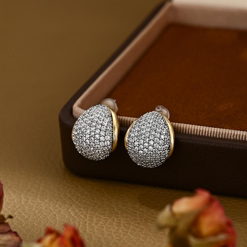 Oro y plata bicolor diamantes en forma de gota de agua pendientes de mujer con borde de oro elegante lujoso elegante premium sentido pendientes Application Scenario