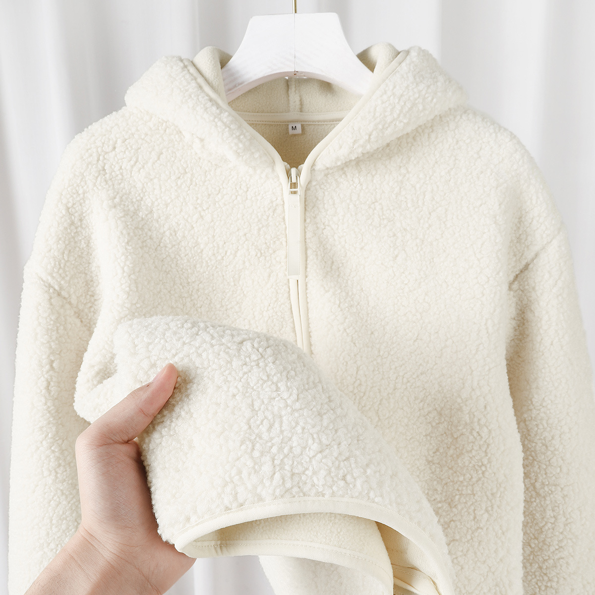 Fluffy! Soft and skin-friendly ~ A gentle cream-colored thickened polar fleece warm hooded sweatshirt for women