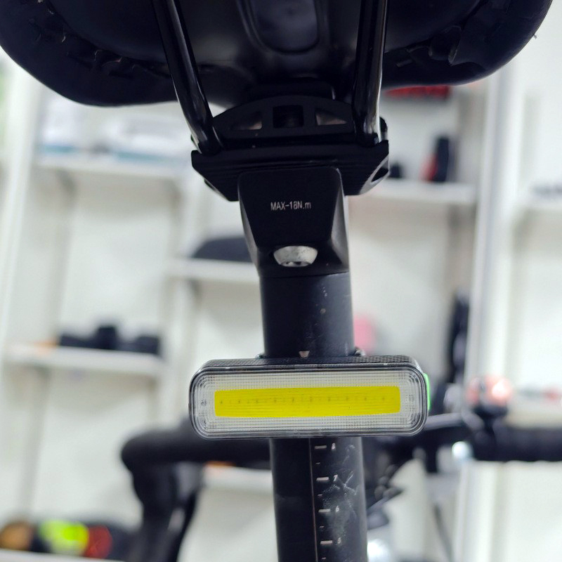 CYGM-0271 USB charging bicycle taillight, mountain bike taillight, night cycling safety warning taillight Application Scenario