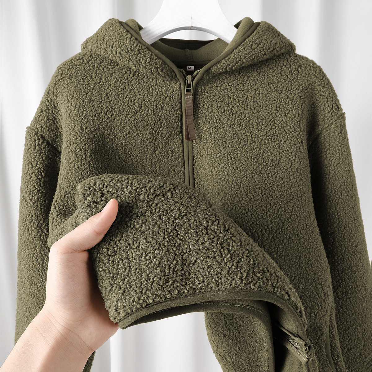 Fluffy! Soft and skin-friendly ~ A gentle cream-colored thickened polar fleece warm hooded sweatshirt for women Application Scenario