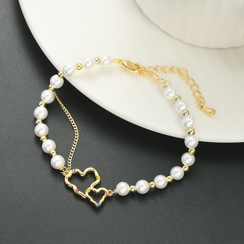 High-end, gentle and luxurious round bead bracelet with hollowed-out heart splicing, adjustable and versatile style Application Scenario