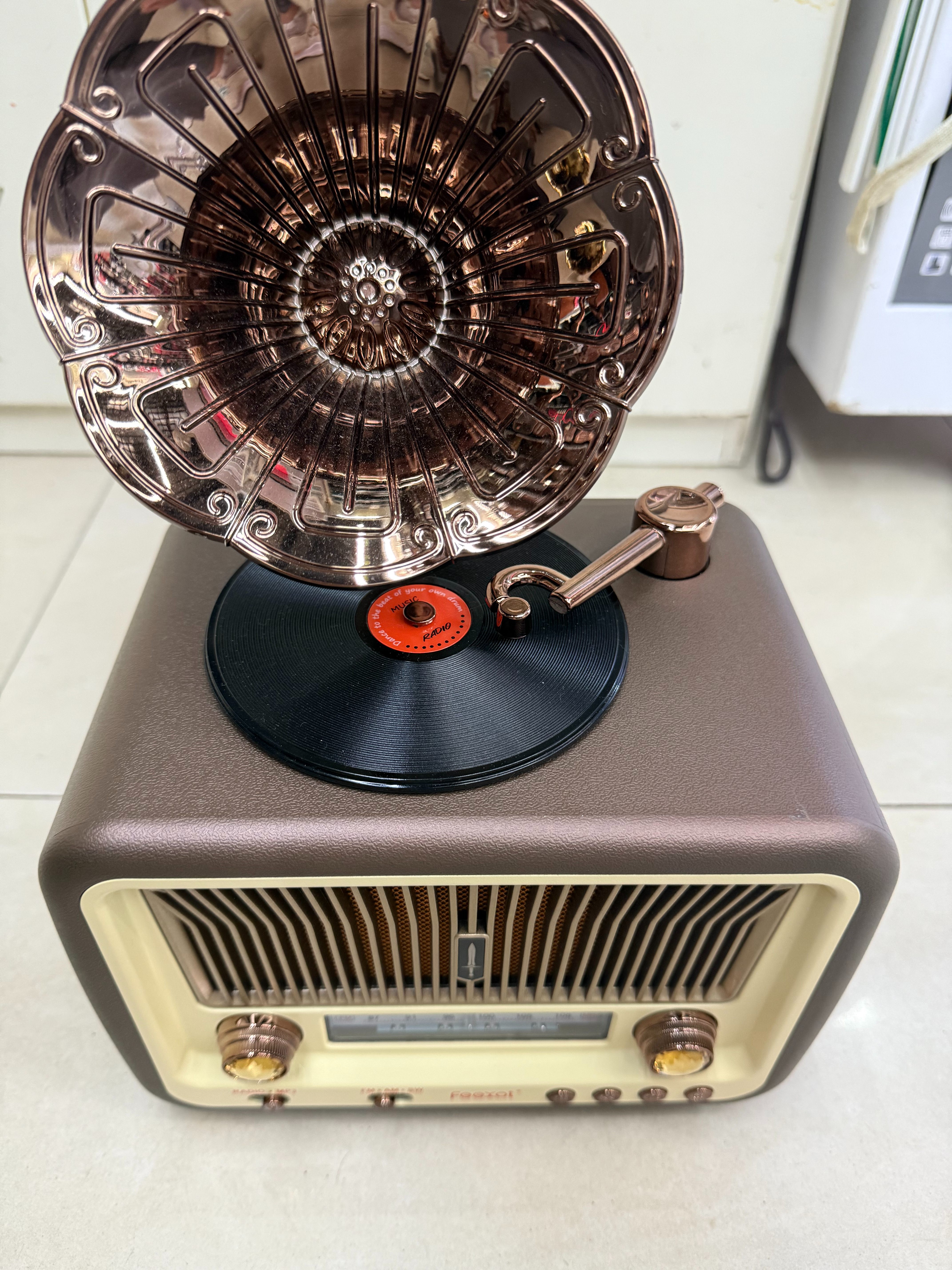 جهاز راديو طراز FX-2528B مقطوعات من طراز البلوتوغراف متعدد الأغراض يعمل على موجات خشبية متعددة الترددات من طراز Bluoto، يعمل على بث الموسيقى لكبار السن details Picture