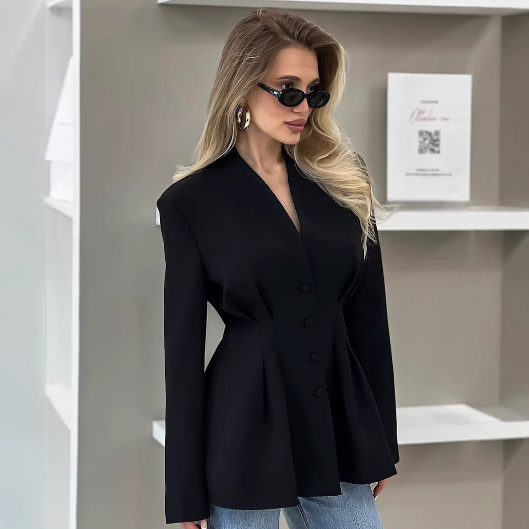A stylish autumn European and American women's suit with a slimming and cinched waist, featuring a V-neck suit jacket with a commuting design Application Scenario